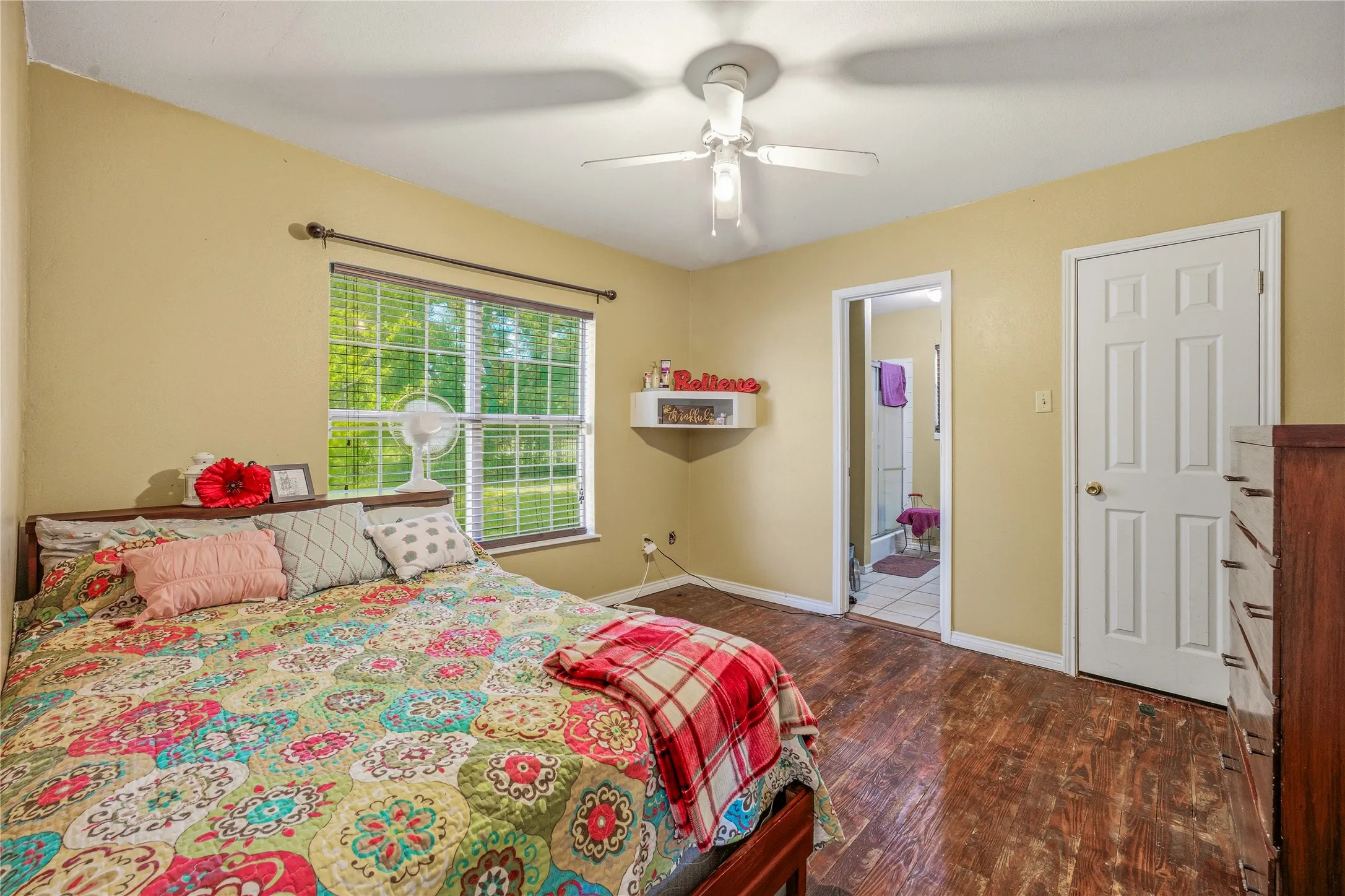 Single Family Residence For Sale in Somervell County , 200 Austin Road, Glen Rose, Texas 76043, 2 Bedroom, 2 Bathroom, Garage spaces, 1,040 Sqft, built in 1949, mls#21301772, Real Estate Agent in Glen Rose, Homes For Sale in Somervell county, Homes For Sale in Glen Rose, Realtor in Glen Rose Texas, Real Estate Brokerage Independent Realty Texas, Luminita Cordes Realtor