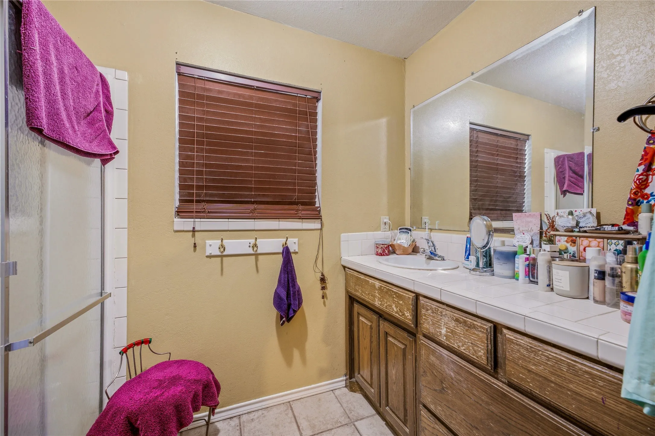 Single Family Residence For Sale in Somervell County , 200 Austin Road, Glen Rose, Texas 76043, 2 Bedroom, 2 Bathroom, Garage spaces, 1,040 Sqft, built in 1949, mls#21301772, Real Estate Agent in Glen Rose, Homes For Sale in Somervell county, Homes For Sale in Glen Rose, Realtor in Glen Rose Texas, Real Estate Brokerage Independent Realty Texas, Luminita Cordes Realtor