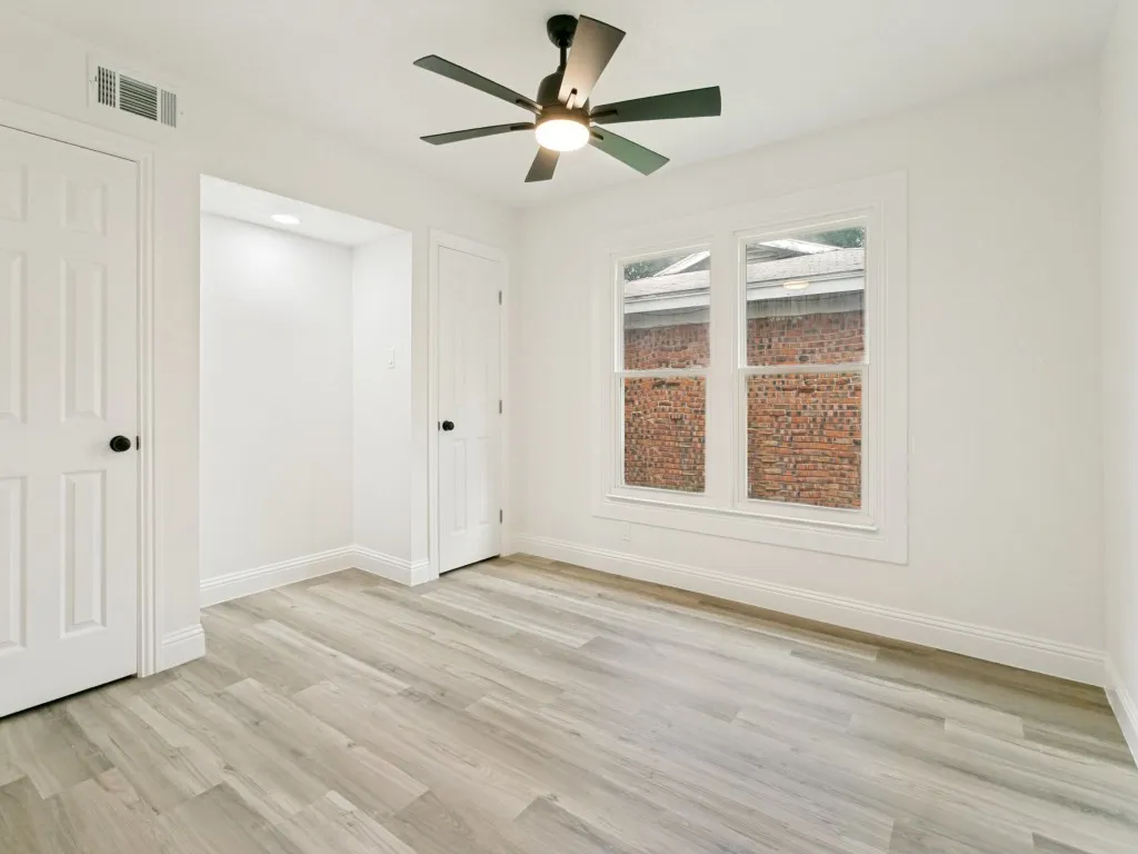 Single Family Residence For Sale in Tarrant County , 429 Harmon Road, Hurst, Texas 76053, 4 Bedroom, 2 Bathroom, 1 Garage spaces, 1,662 Sqft, built in 1953, mls#21301693, Real Estate Agent in Hurst, Homes For Sale in Tarrant county, Homes For Sale in Hurst, Realtor in Hurst Texas, Real Estate Brokerage Independent Realty Texas, Luminita Cordes Realtor