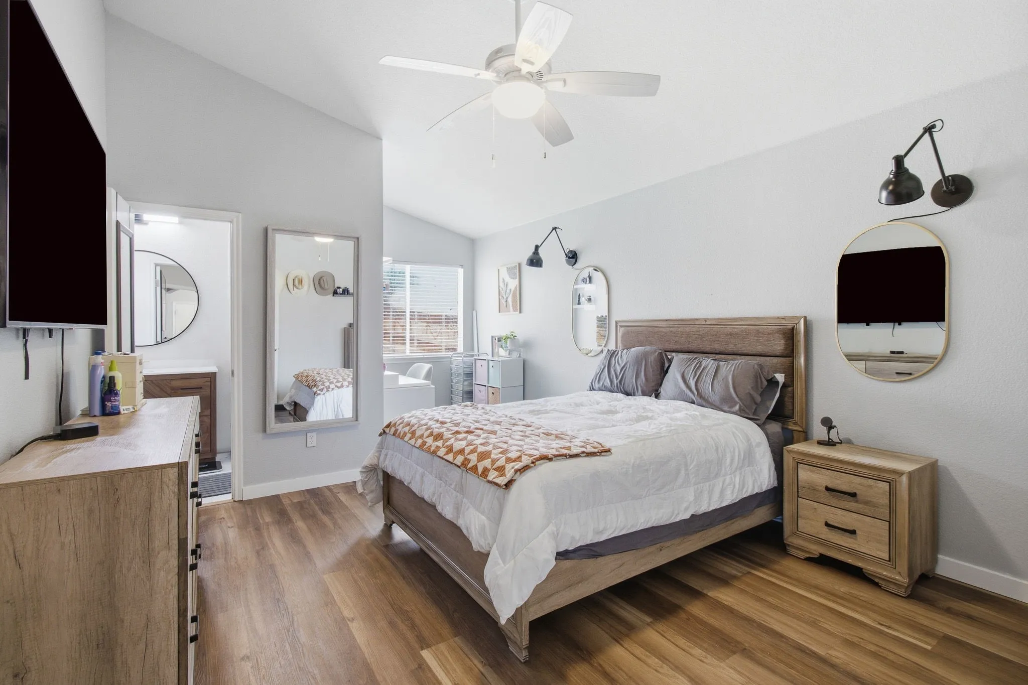 Single Family Residence For Rent in Tarrant County , 6005 Melanie Drive, Fort Worth, Texas 76131, 3 Bedroom, 2 Bathroom, 2 Garage spaces, 1,346 Sqft, built in 2006, mls#21301789, Real Estate Agent in Fort Worth, Homes For Rent in Tarrant county, Homes For Rent in Fort Worth, Realtor in Fort Worth Texas, Real Estate Brokerage Independent Realty Texas, Luminita Cordes Realtor