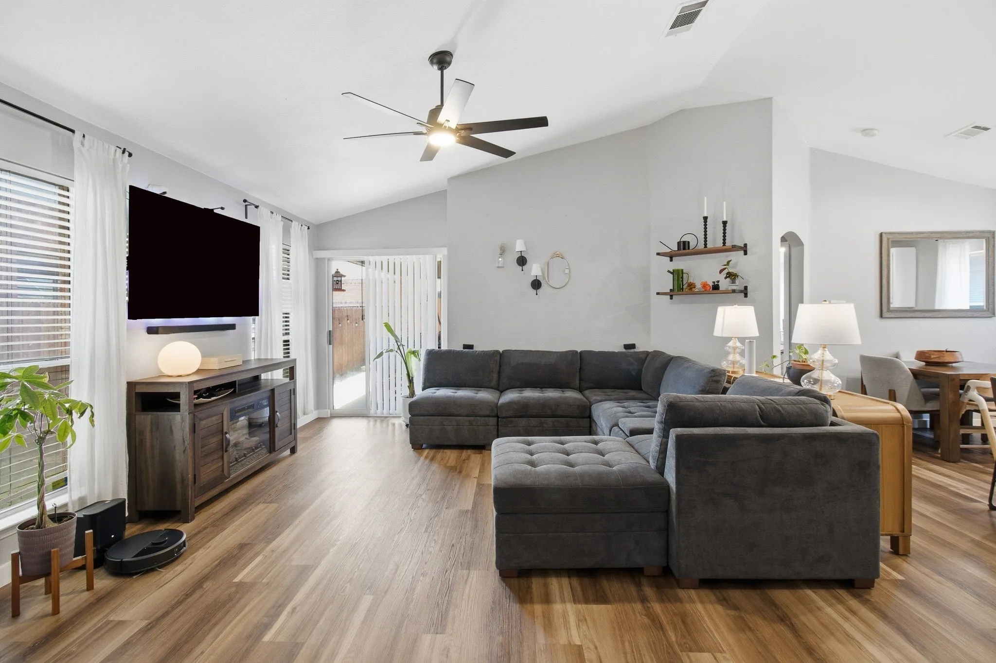 Single Family Residence For Rent in Tarrant County , 6005 Melanie Drive, Fort Worth, Texas 76131, 3 Bedroom, 2 Bathroom, 2 Garage spaces, 1,346 Sqft, built in 2006, mls#21301789, Real Estate Agent in Fort Worth, Homes For Rent in Tarrant county, Homes For Rent in Fort Worth, Realtor in Fort Worth Texas, Real Estate Brokerage Independent Realty Texas, Luminita Cordes Realtor