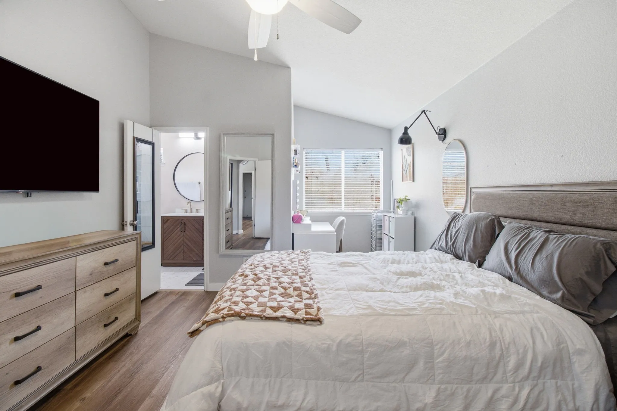 Single Family Residence For Rent in Tarrant County , 6005 Melanie Drive, Fort Worth, Texas 76131, 3 Bedroom, 2 Bathroom, 2 Garage spaces, 1,346 Sqft, built in 2006, mls#21301789, Real Estate Agent in Fort Worth, Homes For Rent in Tarrant county, Homes For Rent in Fort Worth, Realtor in Fort Worth Texas, Real Estate Brokerage Independent Realty Texas, Luminita Cordes Realtor