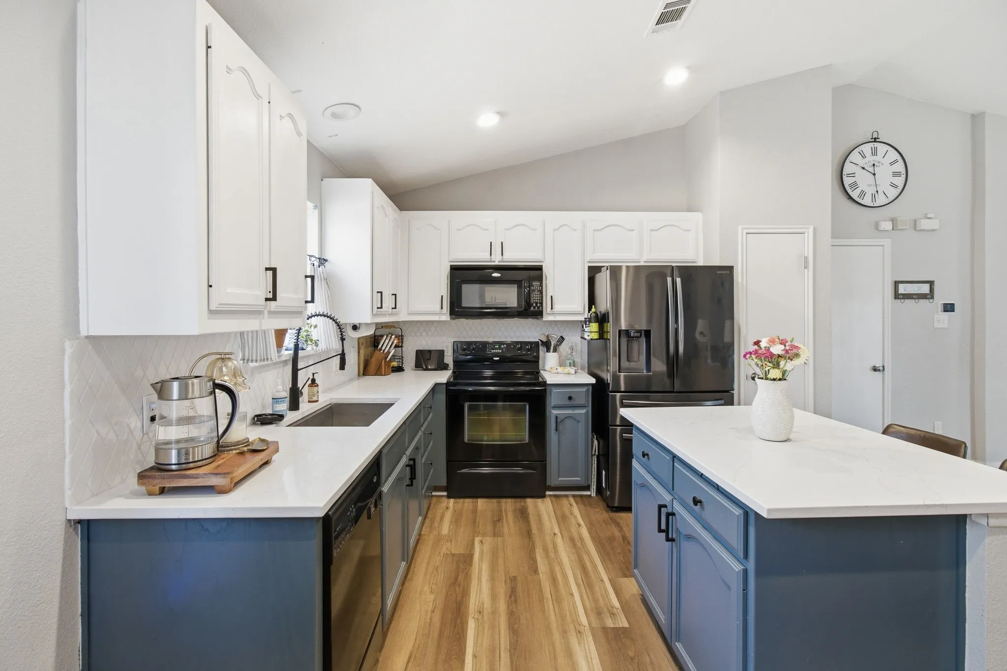 Single Family Residence For Rent in Tarrant County , 6005 Melanie Drive, Fort Worth, Texas 76131, 3 Bedroom, 2 Bathroom, 2 Garage spaces, 1,346 Sqft, built in 2006, mls#21301789, Real Estate Agent in Fort Worth, Homes For Rent in Tarrant county, Homes For Rent in Fort Worth, Realtor in Fort Worth Texas, Real Estate Brokerage Independent Realty Texas, Luminita Cordes Realtor