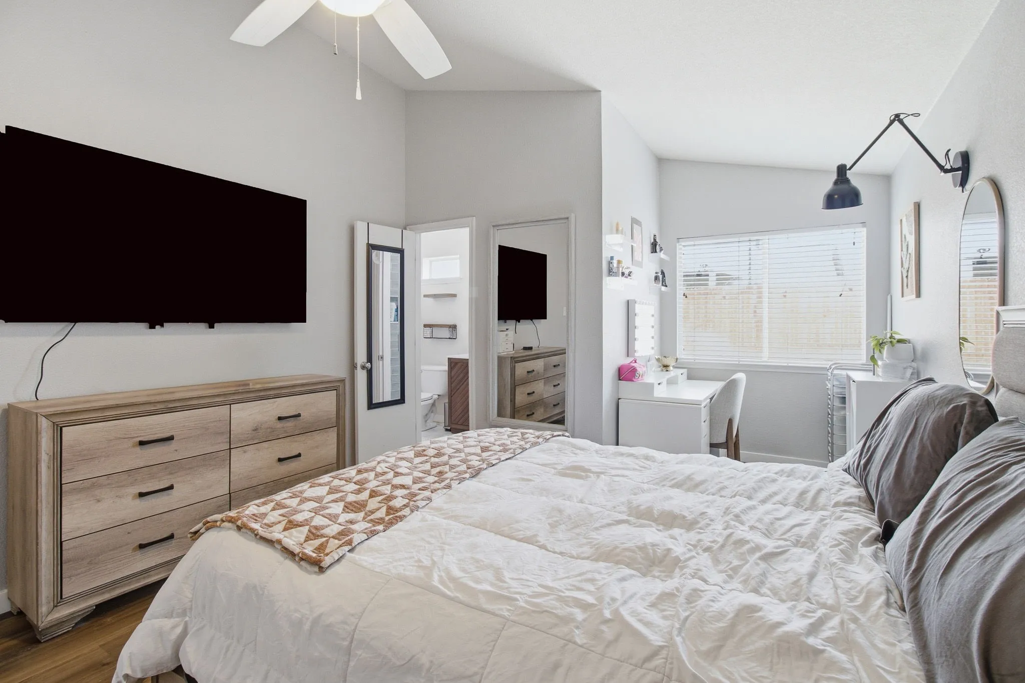 Single Family Residence For Rent in Tarrant County , 6005 Melanie Drive, Fort Worth, Texas 76131, 3 Bedroom, 2 Bathroom, 2 Garage spaces, 1,346 Sqft, built in 2006, mls#21301789, Real Estate Agent in Fort Worth, Homes For Rent in Tarrant county, Homes For Rent in Fort Worth, Realtor in Fort Worth Texas, Real Estate Brokerage Independent Realty Texas, Luminita Cordes Realtor