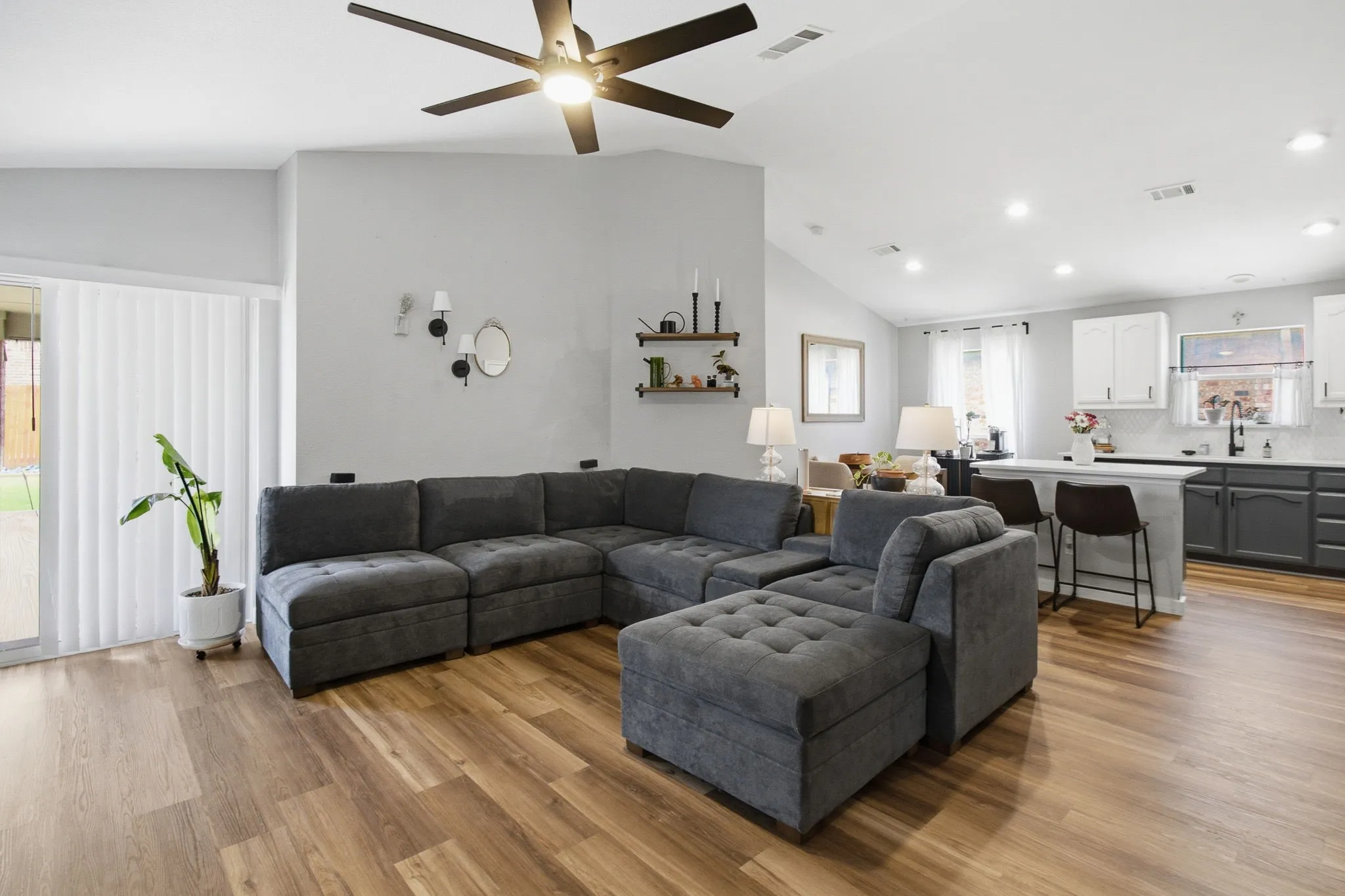 Single Family Residence For Rent in Tarrant County , 6005 Melanie Drive, Fort Worth, Texas 76131, 3 Bedroom, 2 Bathroom, 2 Garage spaces, 1,346 Sqft, built in 2006, mls#21301789, Real Estate Agent in Fort Worth, Homes For Rent in Tarrant county, Homes For Rent in Fort Worth, Realtor in Fort Worth Texas, Real Estate Brokerage Independent Realty Texas, Luminita Cordes Realtor