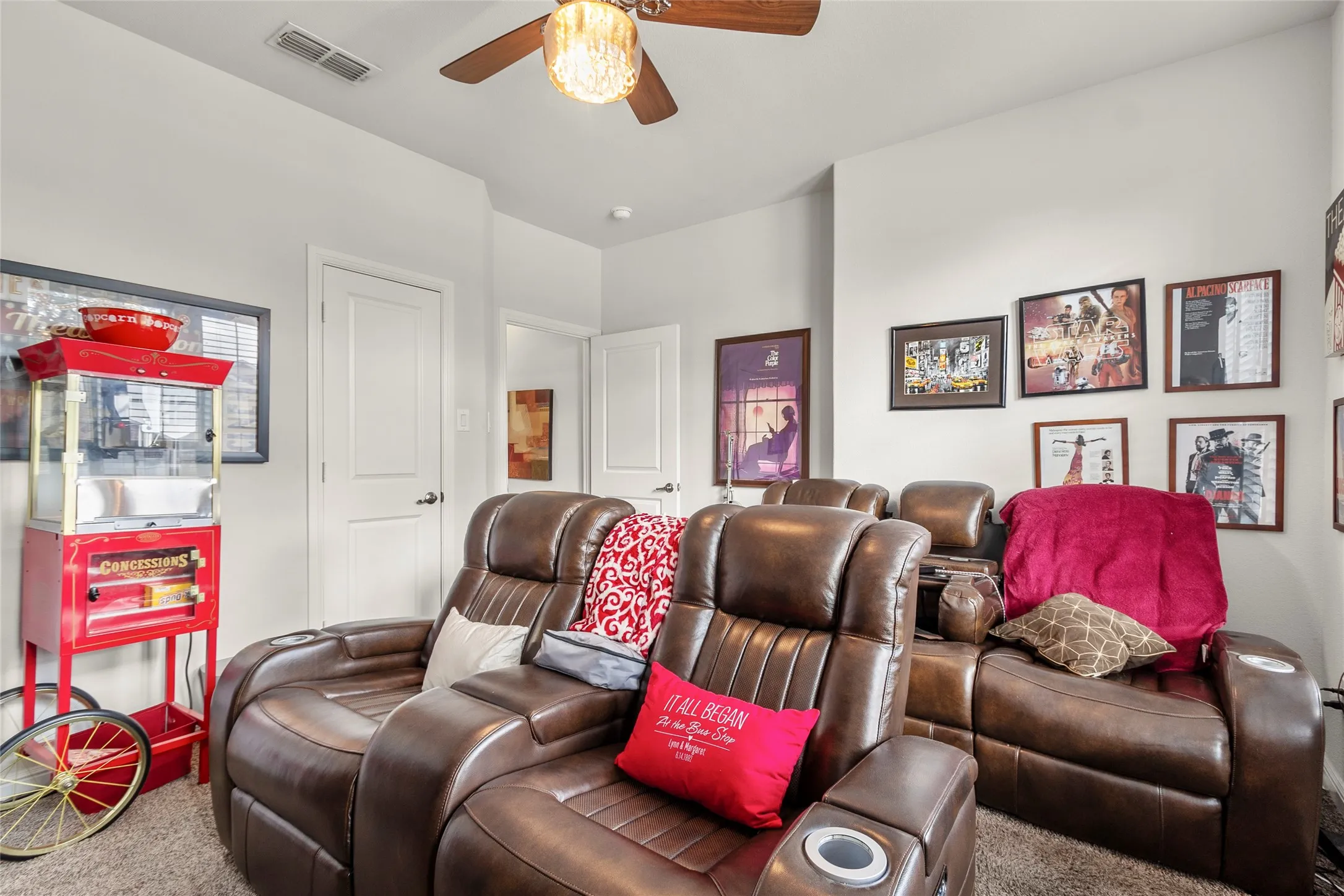 Recessed lighting illuminates the space, complemented by a ceiling fan with integrated​​‌​​​​‌​​‌‌​‌‌​​​‌‌​‌​‌​‌​​​‌​​ lighting