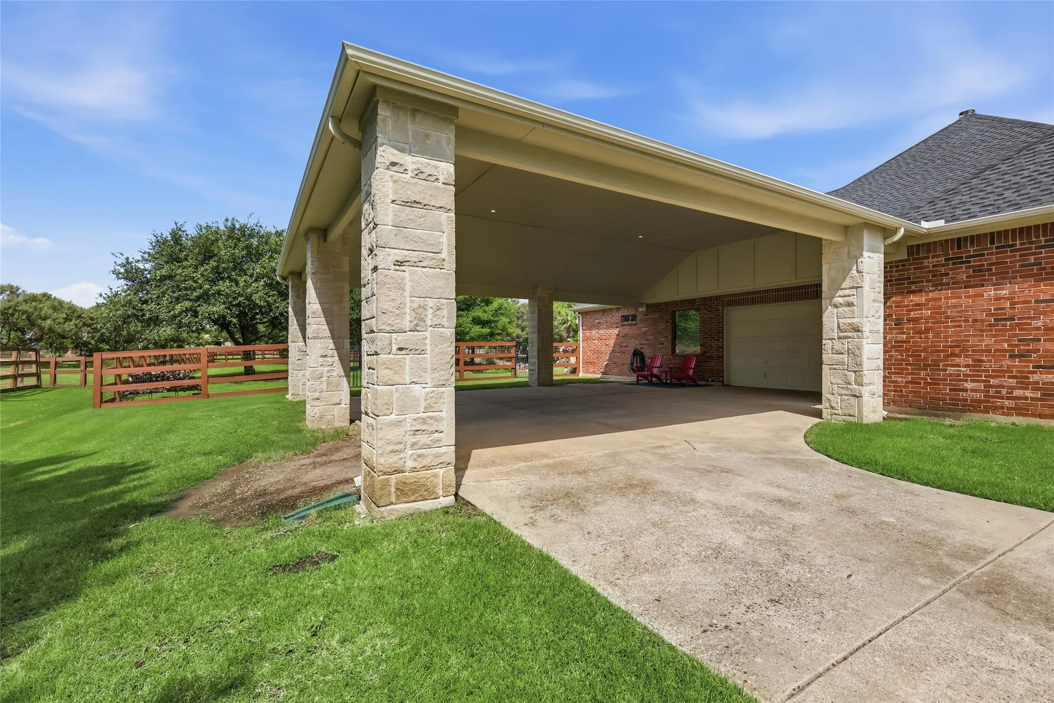 Single Family Residence For Sale in Denton County , 2705 Winthrop Hill Road, Denton, Texas 76226, 4 Bedroom, 3 Bathroom, 3 Garage spaces, 2,715 Sqft, built in 2004, mls#21301803, Real Estate Agent in Denton, Homes For Sale in Denton county, Homes For Sale in Denton, Realtor in Denton Texas, Real Estate Brokerage Independent Realty Texas, Luminita Cordes Realtor