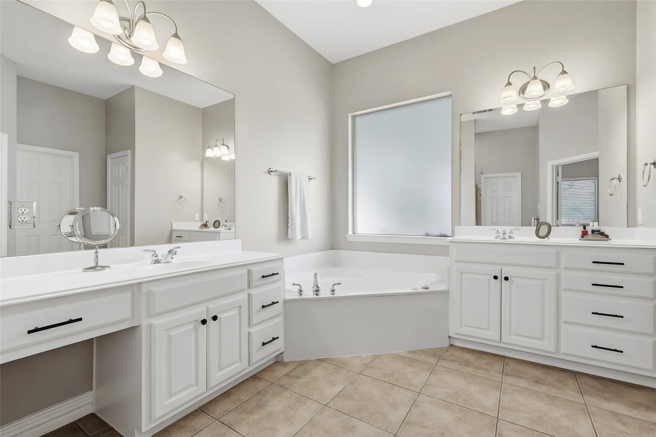 Single Family Residence For Sale in Denton County , 2705 Winthrop Hill Road, Denton, Texas 76226, 4 Bedroom, 3 Bathroom, 3 Garage spaces, 2,715 Sqft, built in 2004, mls#21301803, Real Estate Agent in Denton, Homes For Sale in Denton county, Homes For Sale in Denton, Realtor in Denton Texas, Real Estate Brokerage Independent Realty Texas, Luminita Cordes Realtor