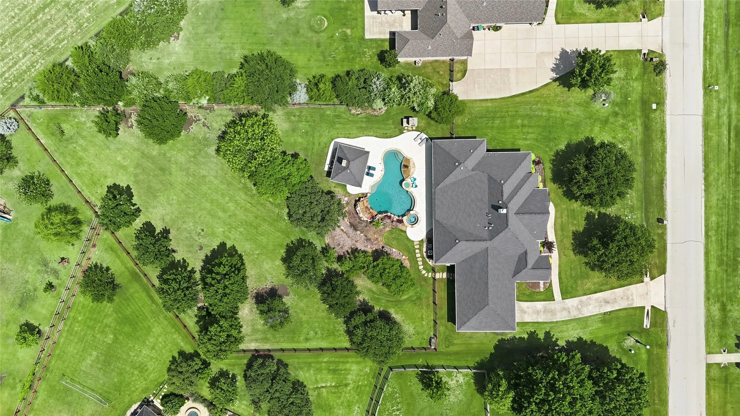 Single Family Residence For Sale in Denton County , 2705 Winthrop Hill Road, Denton, Texas 76226, 4 Bedroom, 3 Bathroom, 3 Garage spaces, 2,715 Sqft, built in 2004, mls#21301803, Real Estate Agent in Denton, Homes For Sale in Denton county, Homes For Sale in Denton, Realtor in Denton Texas, Real Estate Brokerage Independent Realty Texas, Luminita Cordes Realtor