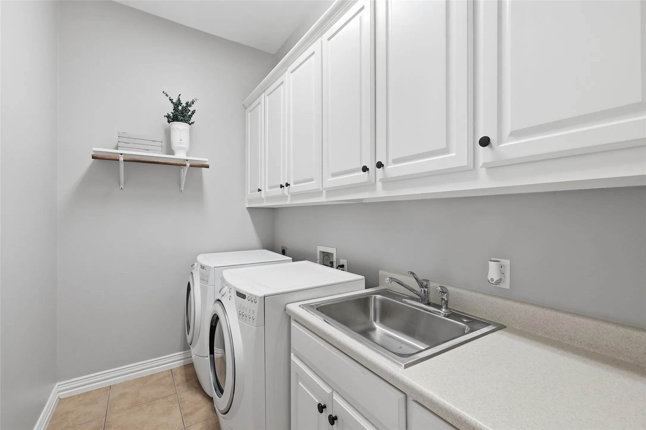 Single Family Residence For Sale in Denton County , 2705 Winthrop Hill Road, Denton, Texas 76226, 4 Bedroom, 3 Bathroom, 3 Garage spaces, 2,715 Sqft, built in 2004, mls#21301803, Real Estate Agent in Denton, Homes For Sale in Denton county, Homes For Sale in Denton, Realtor in Denton Texas, Real Estate Brokerage Independent Realty Texas, Luminita Cordes Realtor