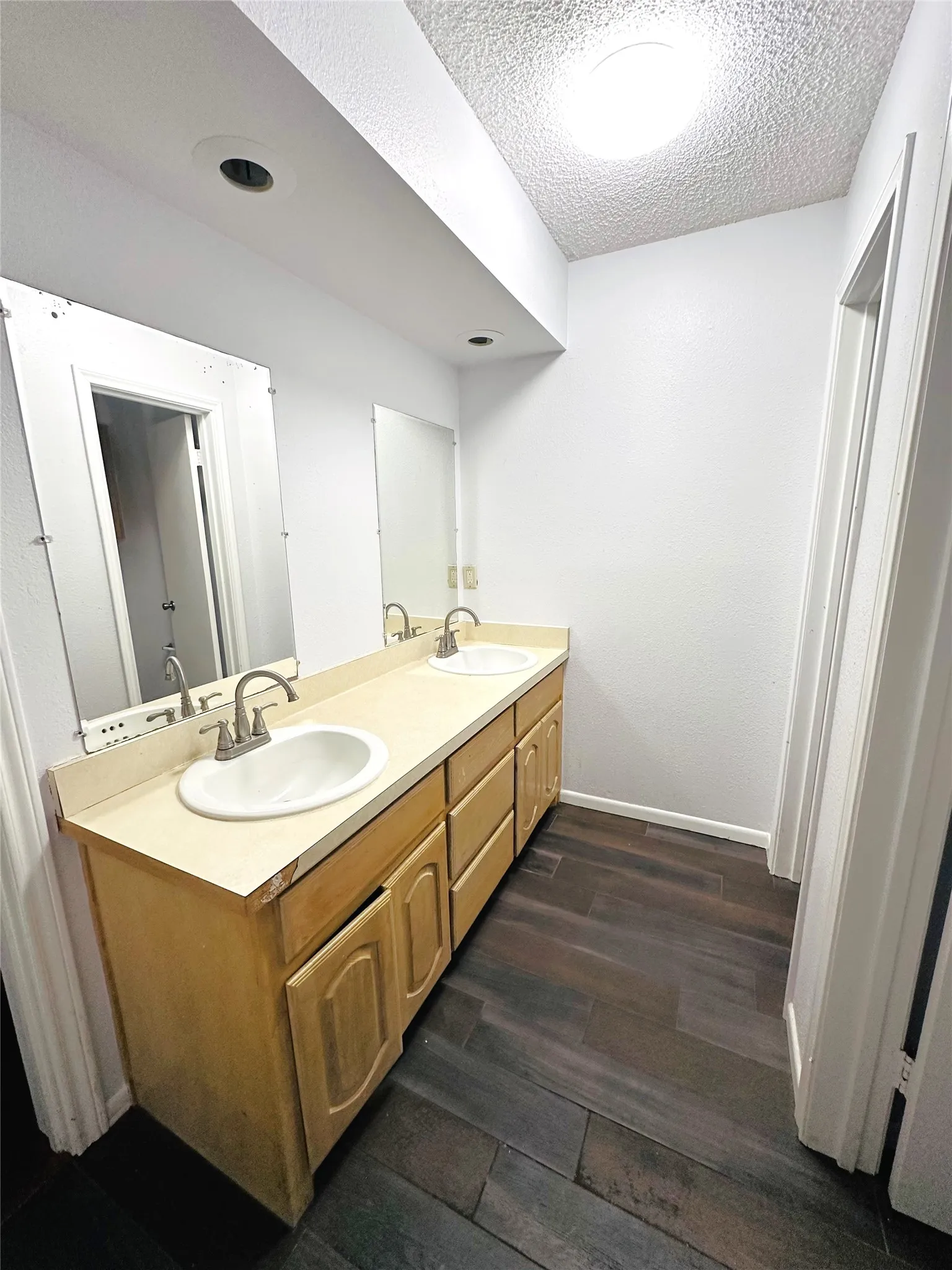 Single Family Residence For Sale in Dallas County , 722 E Wheatland, Duncanville, Texas 75116, 10 Bedroom, 6 Bathroom, 2 Garage spaces, 5,790 Sqft, built in 1970, mls#21299975, Real Estate Agent in Duncanville, Homes For Sale in Dallas county, Homes For Sale in Duncanville, Realtor in Duncanville Texas, Real Estate Brokerage Independent Realty Texas, Luminita Cordes Realtor