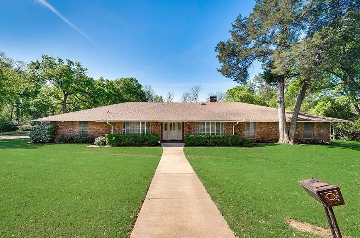 Single Family Residence For Sale in Dallas County , 722 E Wheatland, Duncanville, Texas 75116, 10 Bedroom, 6 Bathroom, 2 Garage spaces, 5,790 Sqft, built in 1970, mls#21299975, Real Estate Agent in Duncanville, Homes For Sale in Dallas county, Homes For Sale in Duncanville, Realtor in Duncanville Texas, Real Estate Brokerage Independent Realty Texas, Luminita Cordes Realtor