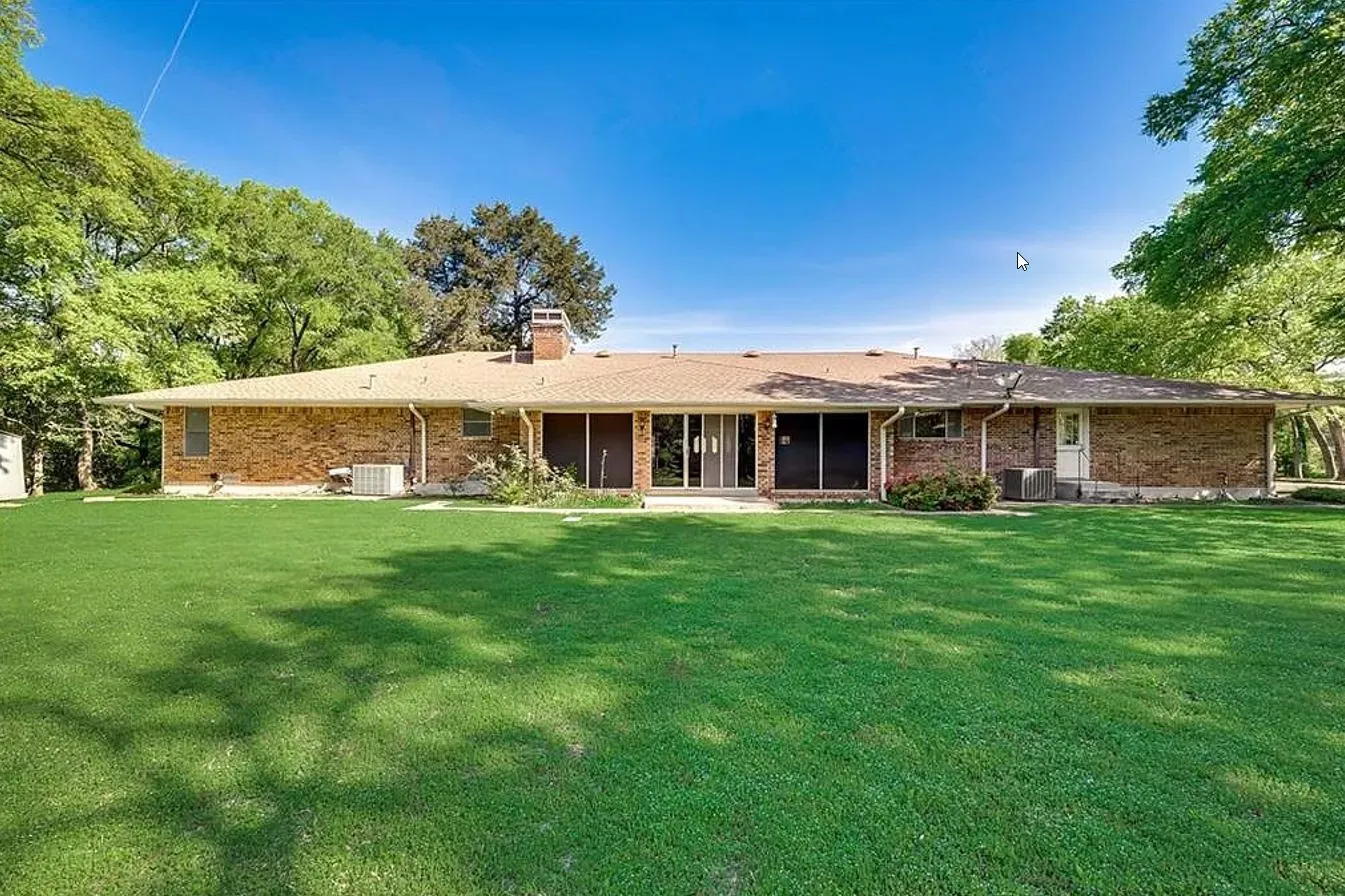 Single Family Residence For Sale in Dallas County , 722 E Wheatland, Duncanville, Texas 75116, 10 Bedroom, 6 Bathroom, 2 Garage spaces, 5,790 Sqft, built in 1970, mls#21299975, Real Estate Agent in Duncanville, Homes For Sale in Dallas county, Homes For Sale in Duncanville, Realtor in Duncanville Texas, Real Estate Brokerage Independent Realty Texas, Luminita Cordes Realtor