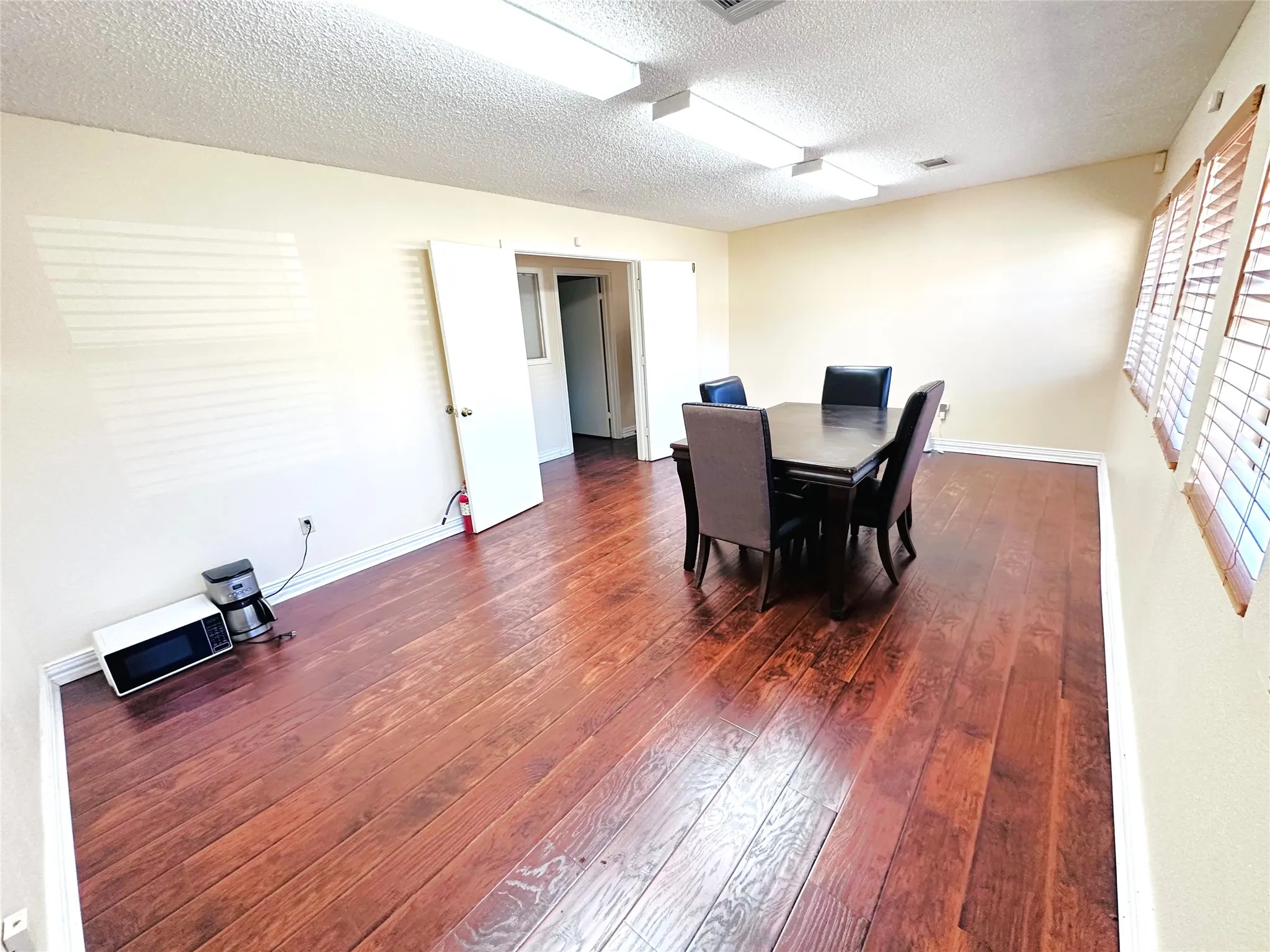 Single Family Residence For Sale in Dallas County , 722 E Wheatland, Duncanville, Texas 75116, 10 Bedroom, 6 Bathroom, 2 Garage spaces, 5,790 Sqft, built in 1970, mls#21299975, Real Estate Agent in Duncanville, Homes For Sale in Dallas county, Homes For Sale in Duncanville, Realtor in Duncanville Texas, Real Estate Brokerage Independent Realty Texas, Luminita Cordes Realtor