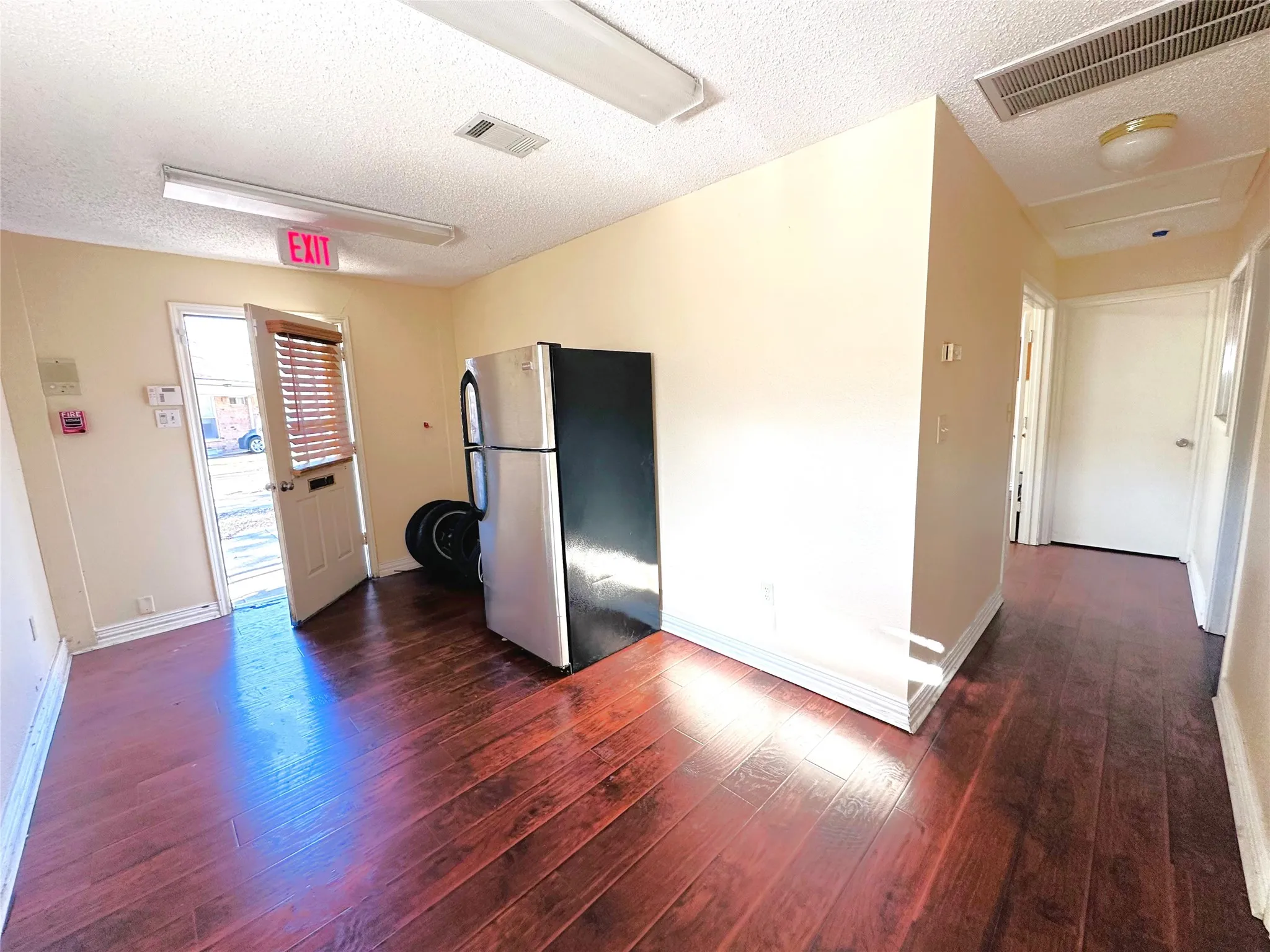 Single Family Residence For Sale in Dallas County , 722 E Wheatland, Duncanville, Texas 75116, 10 Bedroom, 6 Bathroom, 2 Garage spaces, 5,790 Sqft, built in 1970, mls#21299975, Real Estate Agent in Duncanville, Homes For Sale in Dallas county, Homes For Sale in Duncanville, Realtor in Duncanville Texas, Real Estate Brokerage Independent Realty Texas, Luminita Cordes Realtor