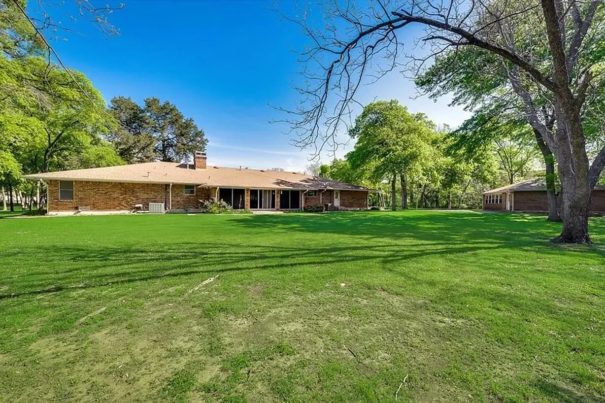 Single Family Residence For Sale in Dallas County , 722 E Wheatland, Duncanville, Texas 75116, 10 Bedroom, 6 Bathroom, 2 Garage spaces, 5,790 Sqft, built in 1970, mls#21299975, Real Estate Agent in Duncanville, Homes For Sale in Dallas county, Homes For Sale in Duncanville, Realtor in Duncanville Texas, Real Estate Brokerage Independent Realty Texas, Luminita Cordes Realtor