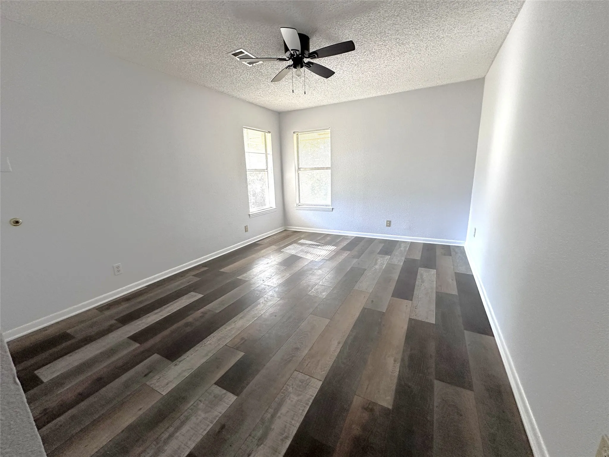 Single Family Residence For Sale in Dallas County , 722 E Wheatland, Duncanville, Texas 75116, 10 Bedroom, 6 Bathroom, 2 Garage spaces, 5,790 Sqft, built in 1970, mls#21299975, Real Estate Agent in Duncanville, Homes For Sale in Dallas county, Homes For Sale in Duncanville, Realtor in Duncanville Texas, Real Estate Brokerage Independent Realty Texas, Luminita Cordes Realtor