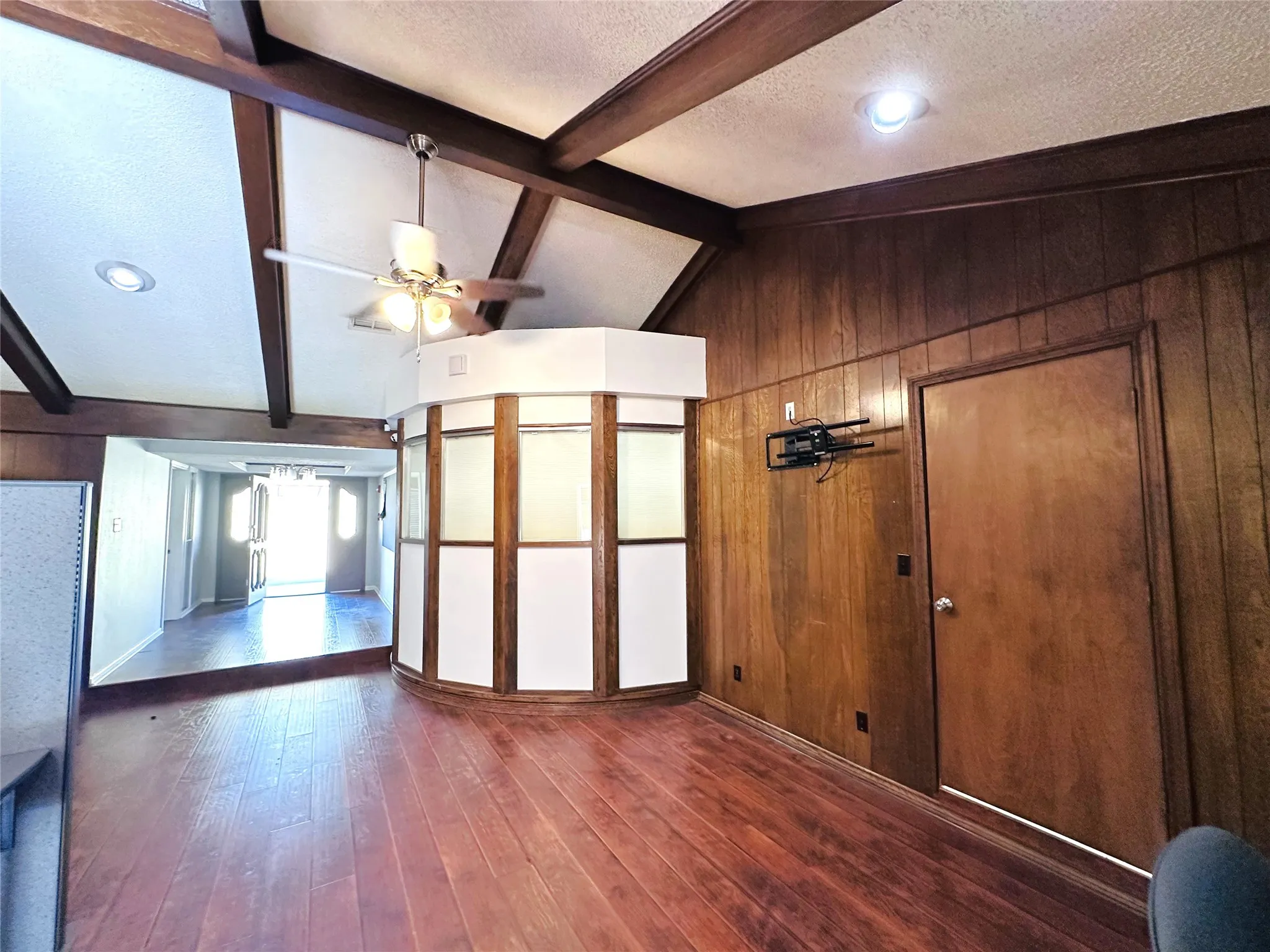 Single Family Residence For Sale in Dallas County , 722 E Wheatland, Duncanville, Texas 75116, 10 Bedroom, 6 Bathroom, 2 Garage spaces, 5,790 Sqft, built in 1970, mls#21299975, Real Estate Agent in Duncanville, Homes For Sale in Dallas county, Homes For Sale in Duncanville, Realtor in Duncanville Texas, Real Estate Brokerage Independent Realty Texas, Luminita Cordes Realtor