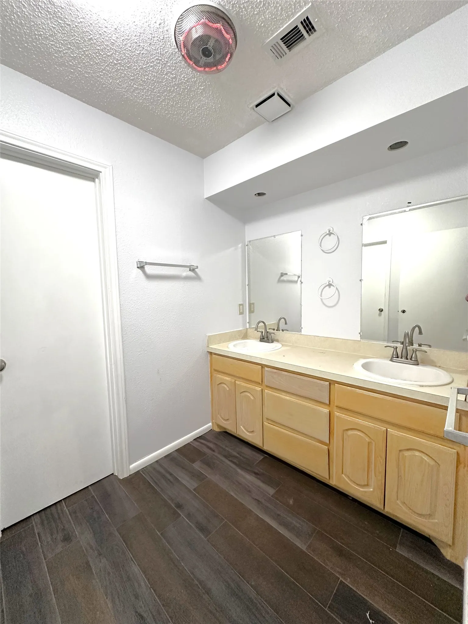 Single Family Residence For Sale in Dallas County , 722 E Wheatland, Duncanville, Texas 75116, 10 Bedroom, 6 Bathroom, 2 Garage spaces, 5,790 Sqft, built in 1970, mls#21299975, Real Estate Agent in Duncanville, Homes For Sale in Dallas county, Homes For Sale in Duncanville, Realtor in Duncanville Texas, Real Estate Brokerage Independent Realty Texas, Luminita Cordes Realtor