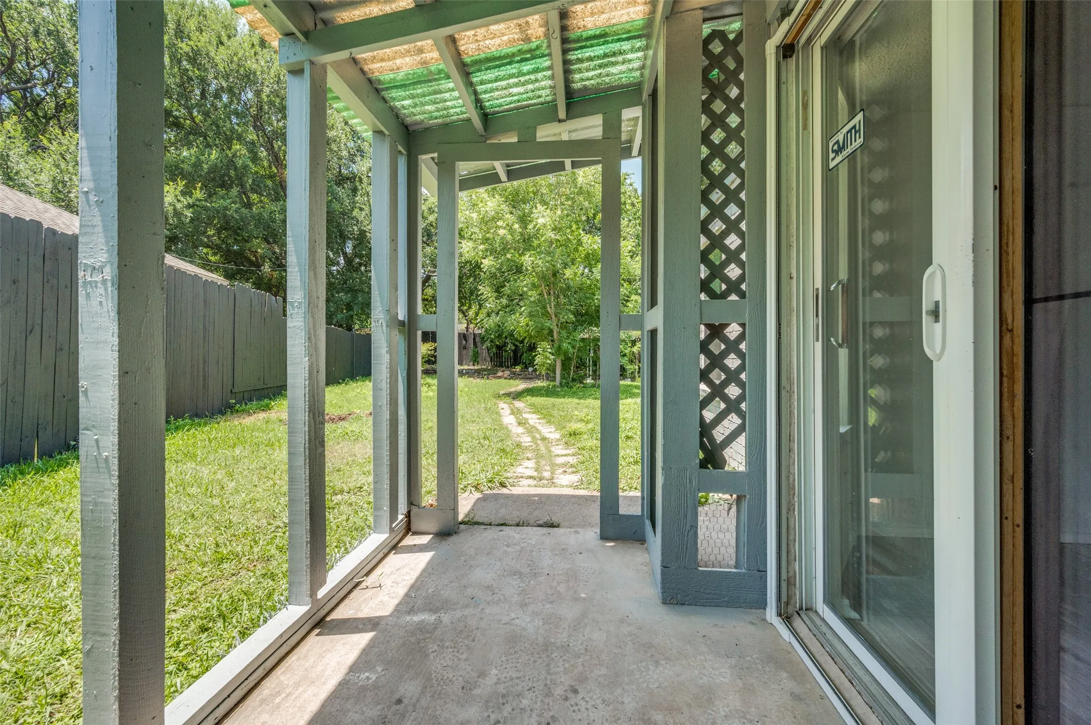 Single Family Residence For Sale in Dallas County , 1221 Hilburn Court, Irving, Texas 75060, 3 Bedroom, 2 Bathroom, 1 Garage spaces, 1,200 Sqft, built in 1987, mls#21301684, Real Estate Agent in Irving, Homes For Sale in Dallas county, Homes For Sale in Irving, Realtor in Irving Texas, Real Estate Brokerage Independent Realty Texas, Luminita Cordes Realtor