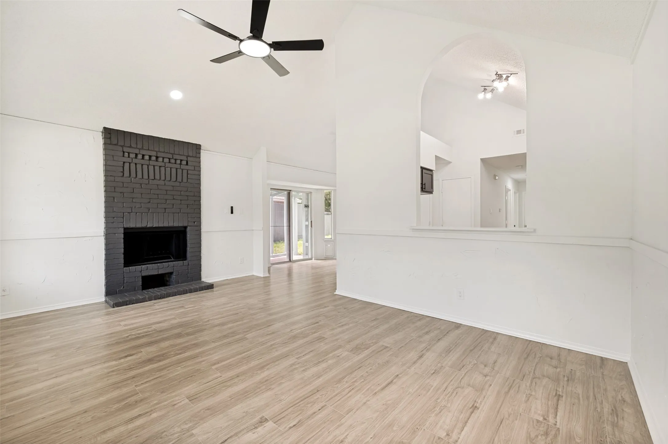 Single Family Residence For Sale in Dallas County , 1221 Hilburn Court, Irving, Texas 75060, 3 Bedroom, 2 Bathroom, 1 Garage spaces, 1,200 Sqft, built in 1987, mls#21301684, Real Estate Agent in Irving, Homes For Sale in Dallas county, Homes For Sale in Irving, Realtor in Irving Texas, Real Estate Brokerage Independent Realty Texas, Luminita Cordes Realtor