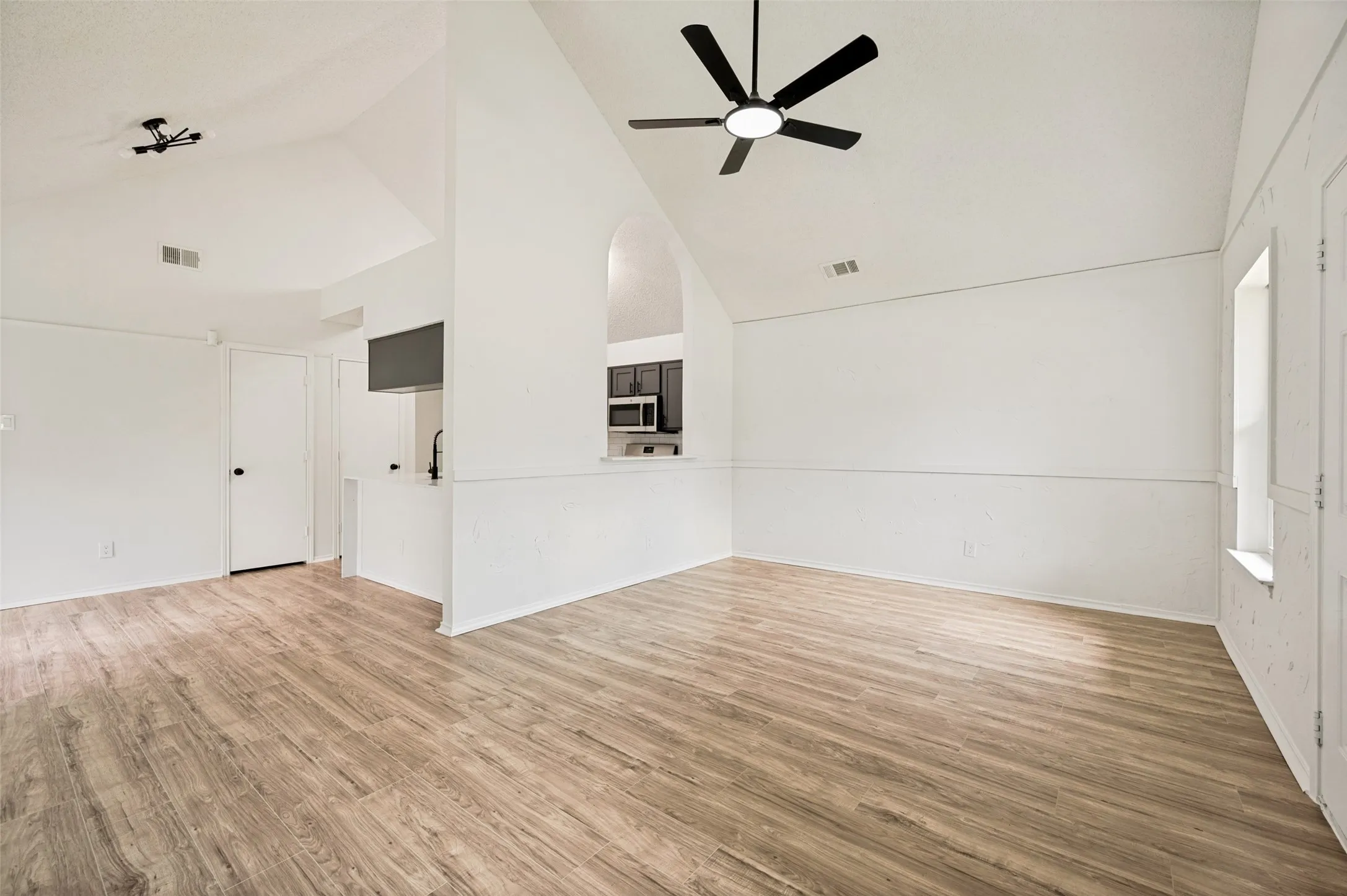 Single Family Residence For Sale in Dallas County , 1221 Hilburn Court, Irving, Texas 75060, 3 Bedroom, 2 Bathroom, 1 Garage spaces, 1,200 Sqft, built in 1987, mls#21301684, Real Estate Agent in Irving, Homes For Sale in Dallas county, Homes For Sale in Irving, Realtor in Irving Texas, Real Estate Brokerage Independent Realty Texas, Luminita Cordes Realtor