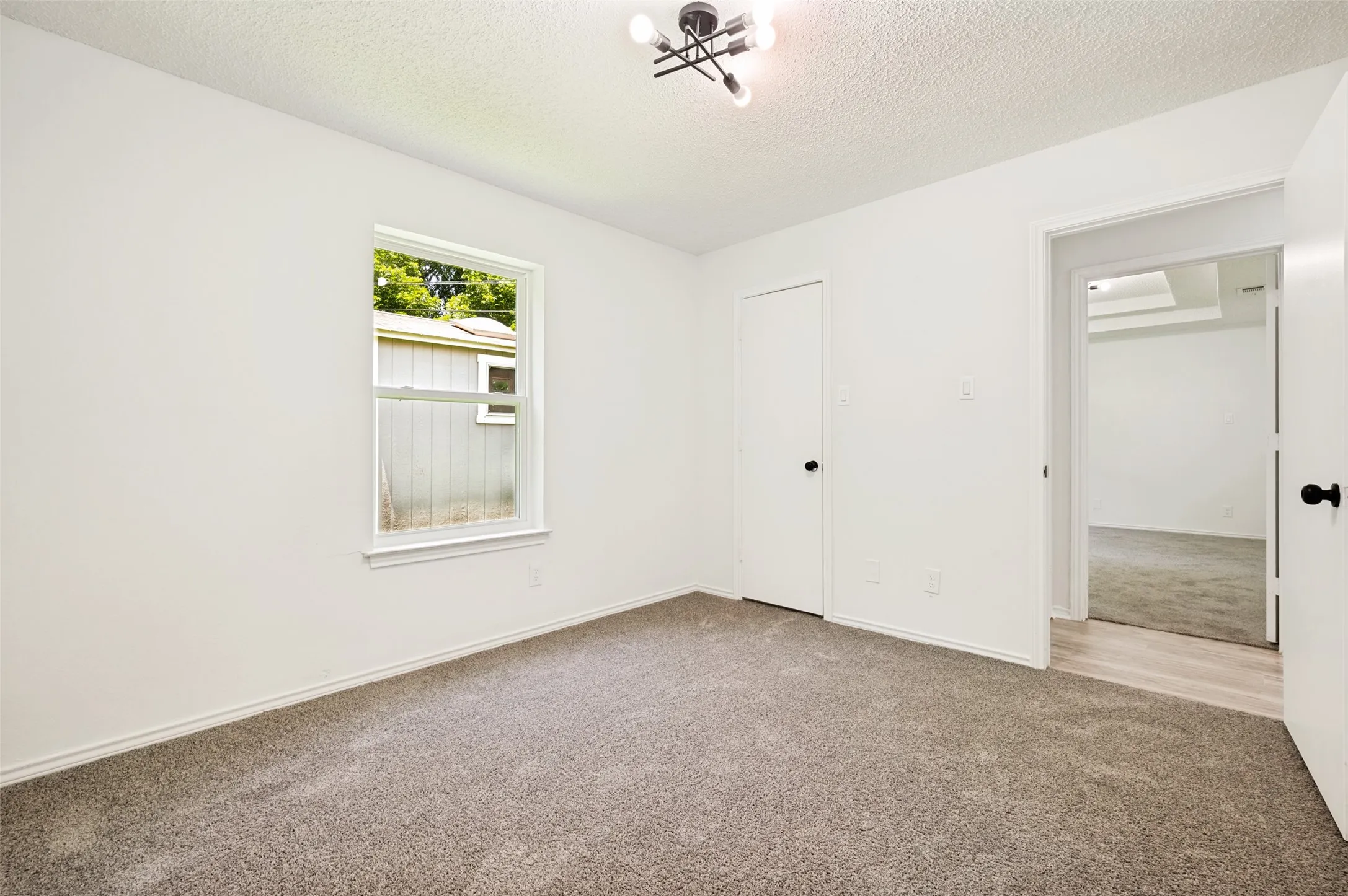 Single Family Residence For Sale in Dallas County , 1221 Hilburn Court, Irving, Texas 75060, 3 Bedroom, 2 Bathroom, 1 Garage spaces, 1,200 Sqft, built in 1987, mls#21301684, Real Estate Agent in Irving, Homes For Sale in Dallas county, Homes For Sale in Irving, Realtor in Irving Texas, Real Estate Brokerage Independent Realty Texas, Luminita Cordes Realtor