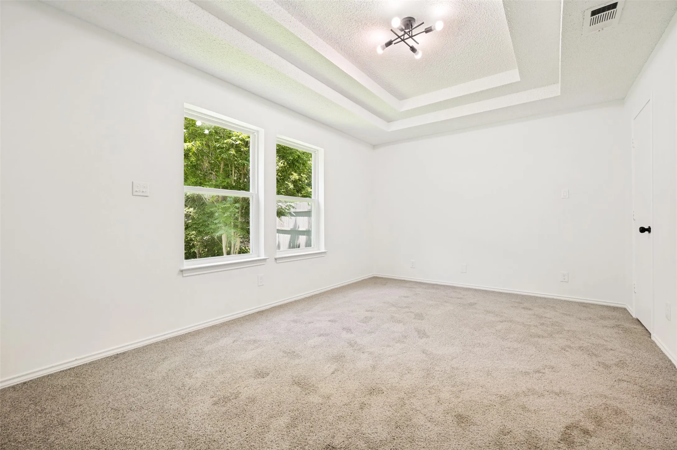 Single Family Residence For Sale in Dallas County , 1221 Hilburn Court, Irving, Texas 75060, 3 Bedroom, 2 Bathroom, 1 Garage spaces, 1,200 Sqft, built in 1987, mls#21301684, Real Estate Agent in Irving, Homes For Sale in Dallas county, Homes For Sale in Irving, Realtor in Irving Texas, Real Estate Brokerage Independent Realty Texas, Luminita Cordes Realtor