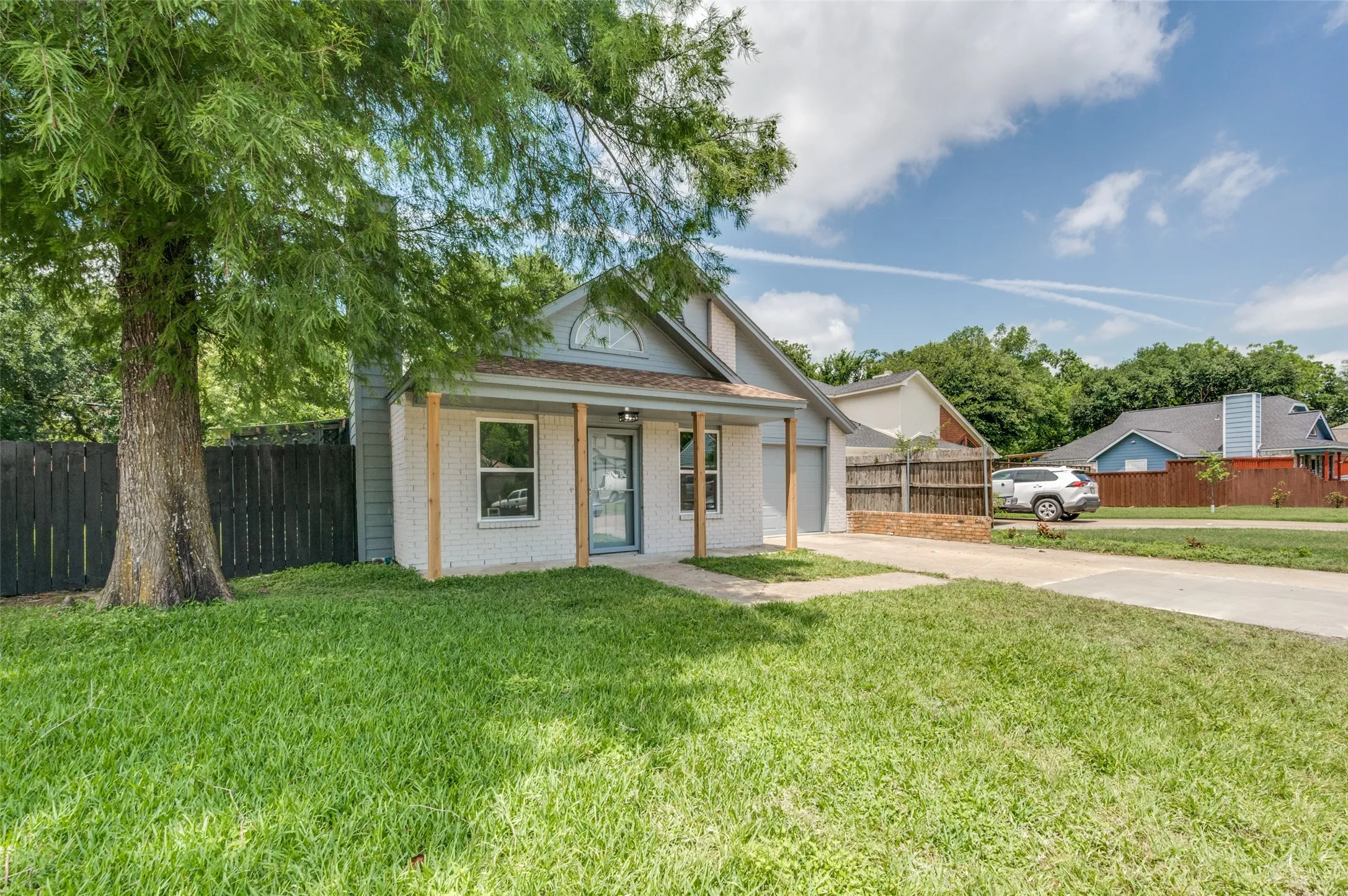 Single Family Residence For Sale in Dallas County , 1221 Hilburn Court, Irving, Texas 75060, 3 Bedroom, 2 Bathroom, 1 Garage spaces, 1,200 Sqft, built in 1987, mls#21301684, Real Estate Agent in Irving, Homes For Sale in Dallas county, Homes For Sale in Irving, Realtor in Irving Texas, Real Estate Brokerage Independent Realty Texas, Luminita Cordes Realtor