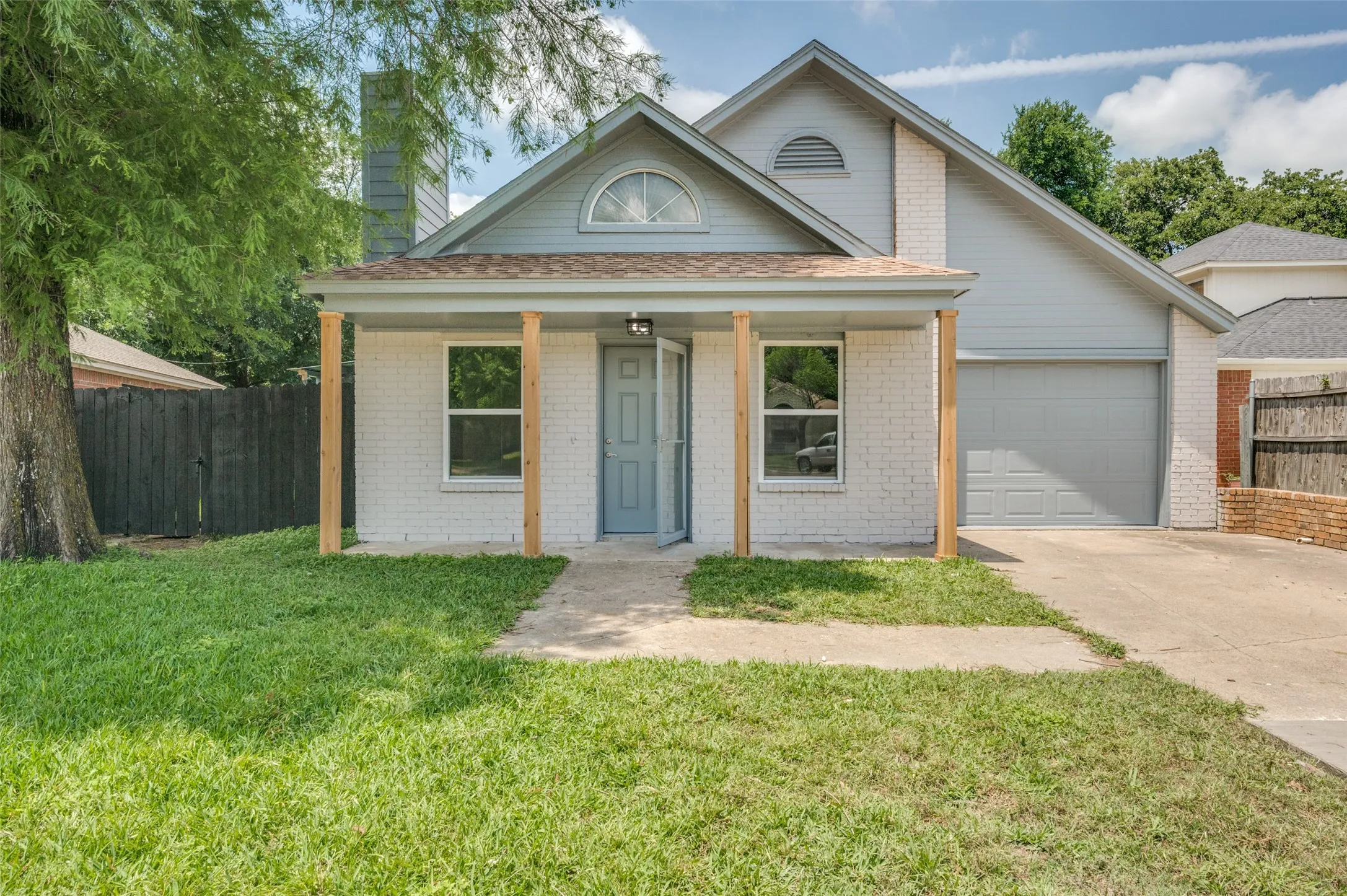 Single Family Residence For Sale in Dallas County , 1221 Hilburn Court, Irving, Texas 75060, 3 Bedroom, 2 Bathroom, 1 Garage spaces, 1,200 Sqft, built in 1987, mls#21301684, Real Estate Agent in Irving, Homes For Sale in Dallas county, Homes For Sale in Irving, Realtor in Irving Texas, Real Estate Brokerage Independent Realty Texas, Luminita Cordes Realtor
