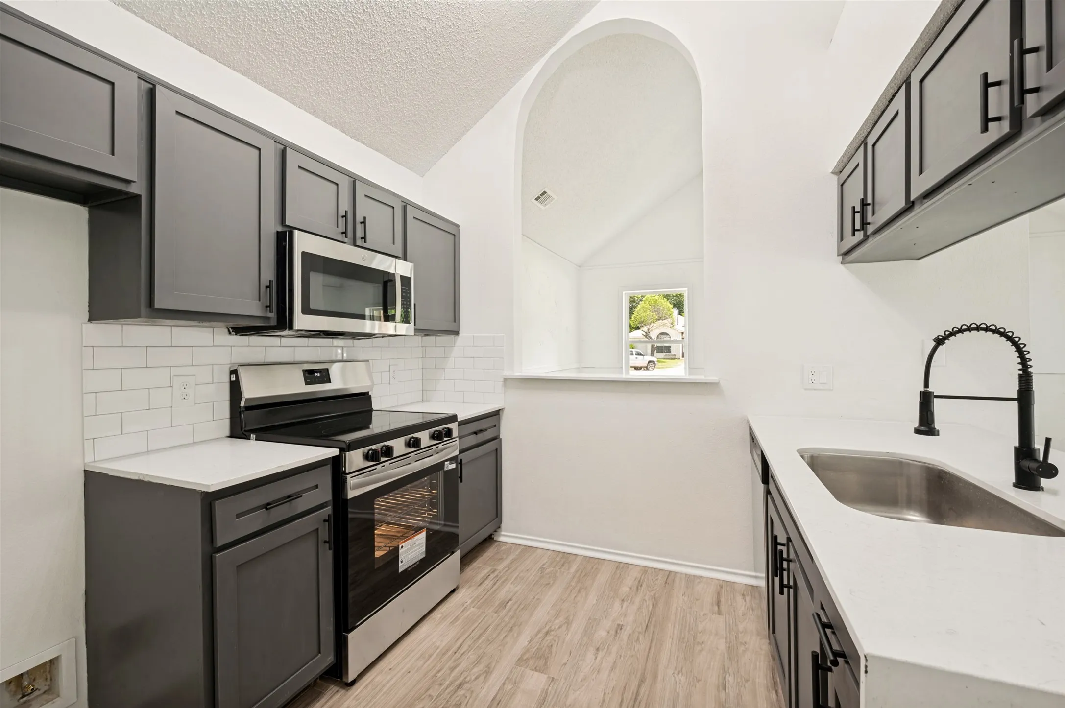 Single Family Residence For Sale in Dallas County , 1221 Hilburn Court, Irving, Texas 75060, 3 Bedroom, 2 Bathroom, 1 Garage spaces, 1,200 Sqft, built in 1987, mls#21301684, Real Estate Agent in Irving, Homes For Sale in Dallas county, Homes For Sale in Irving, Realtor in Irving Texas, Real Estate Brokerage Independent Realty Texas, Luminita Cordes Realtor