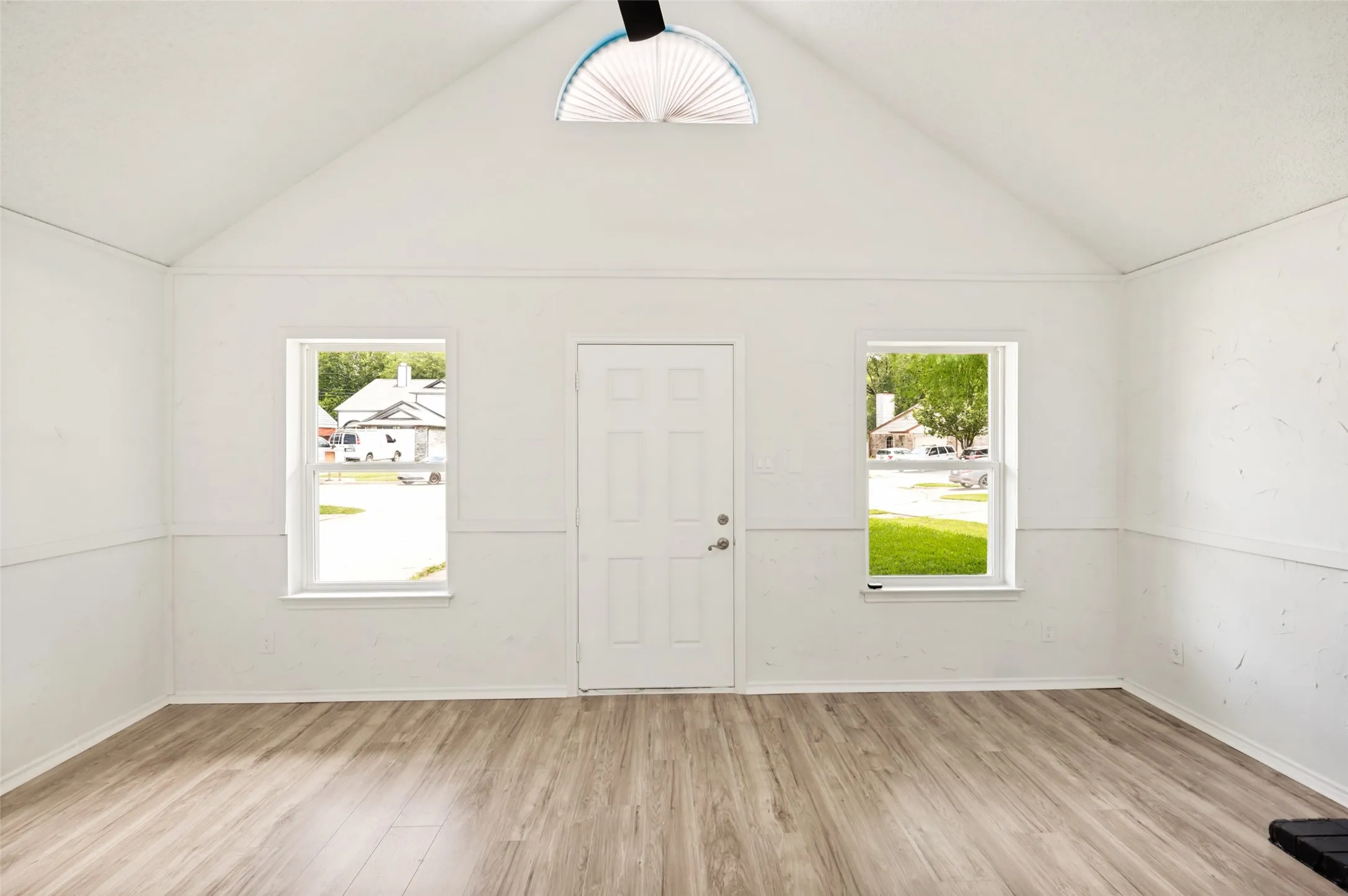 Single Family Residence For Sale in Dallas County , 1221 Hilburn Court, Irving, Texas 75060, 3 Bedroom, 2 Bathroom, 1 Garage spaces, 1,200 Sqft, built in 1987, mls#21301684, Real Estate Agent in Irving, Homes For Sale in Dallas county, Homes For Sale in Irving, Realtor in Irving Texas, Real Estate Brokerage Independent Realty Texas, Luminita Cordes Realtor