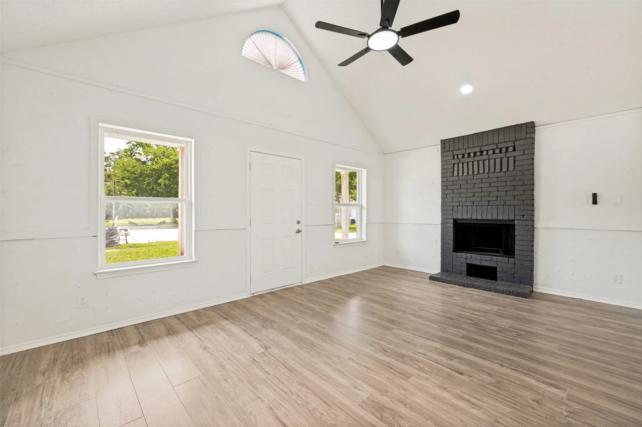 Single Family Residence For Sale in Dallas County , 1221 Hilburn Court, Irving, Texas 75060, 3 Bedroom, 2 Bathroom, 1 Garage spaces, 1,200 Sqft, built in 1987, mls#21301684, Real Estate Agent in Irving, Homes For Sale in Dallas county, Homes For Sale in Irving, Realtor in Irving Texas, Real Estate Brokerage Independent Realty Texas, Luminita Cordes Realtor