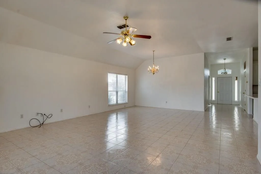 Single Family Residence For Sale in Tarrant County , 8841 San Joaquin Trail, Fort Worth, Texas 76118, 3 Bedrooms, 2 Bathrooms, 2 Garage spaces, 1,736 Sqft, built in 1997, Price $2,400, mls#21301819, Real Estate Agent in Fort Worth, Homes For Sale in Tarrant county, Homes For Sale in Fort Worth, Realtor in Fort Worth Texas, Real Estate Brokerage Independent Realty Texas, Luminita Cordes Realtor