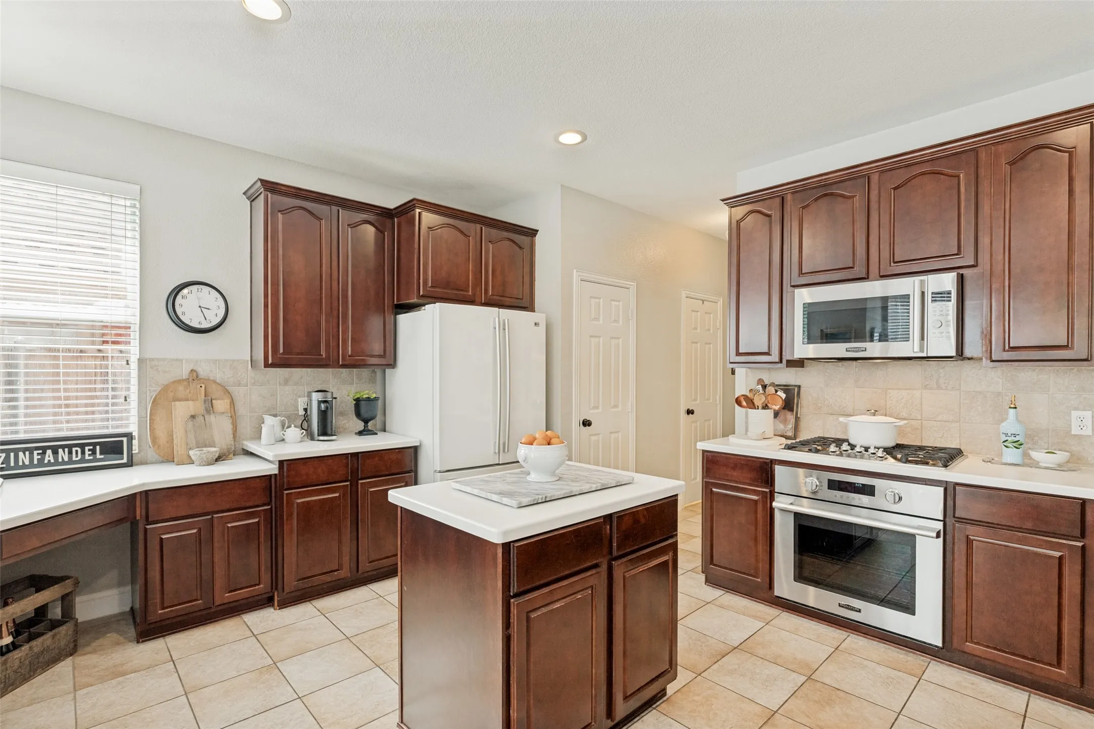 Single Family Residence For Sale in Collin County , 5501 Amber Way, Mc Kinney, Texas 75072, 4 Bedroom, 4 Bathroom, 2 Garage spaces, 2,329 Sqft, built in 2002, mls#21301039, Real Estate Agent in Mc Kinney, Homes For Sale in Collin county, Homes For Sale in Mc Kinney, Realtor in Mc Kinney Texas, Real Estate Brokerage Independent Realty Texas, Luminita Cordes Realtor