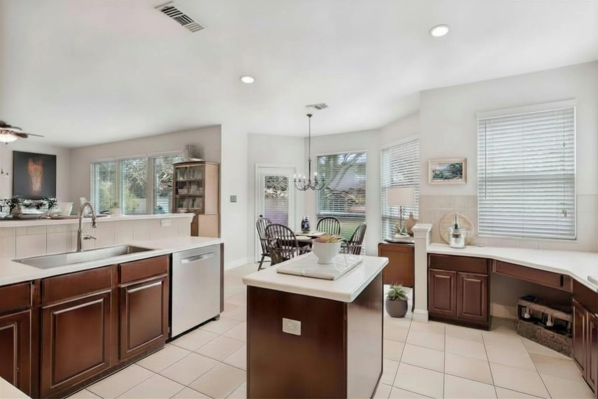 Single Family Residence For Sale in Collin County , 5501 Amber Way, Mc Kinney, Texas 75072, 4 Bedroom, 4 Bathroom, 2 Garage spaces, 2,329 Sqft, built in 2002, mls#21301039, Real Estate Agent in Mc Kinney, Homes For Sale in Collin county, Homes For Sale in Mc Kinney, Realtor in Mc Kinney Texas, Real Estate Brokerage Independent Realty Texas, Luminita Cordes Realtor