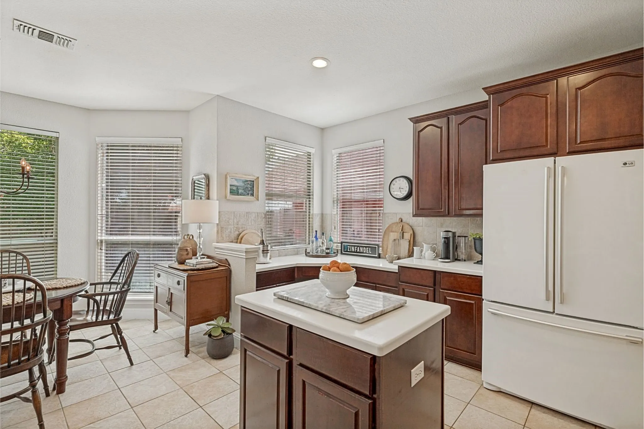 Single Family Residence For Sale in Collin County , 5501 Amber Way, Mc Kinney, Texas 75072, 4 Bedroom, 4 Bathroom, 2 Garage spaces, 2,329 Sqft, built in 2002, mls#21301039, Real Estate Agent in Mc Kinney, Homes For Sale in Collin county, Homes For Sale in Mc Kinney, Realtor in Mc Kinney Texas, Real Estate Brokerage Independent Realty Texas, Luminita Cordes Realtor