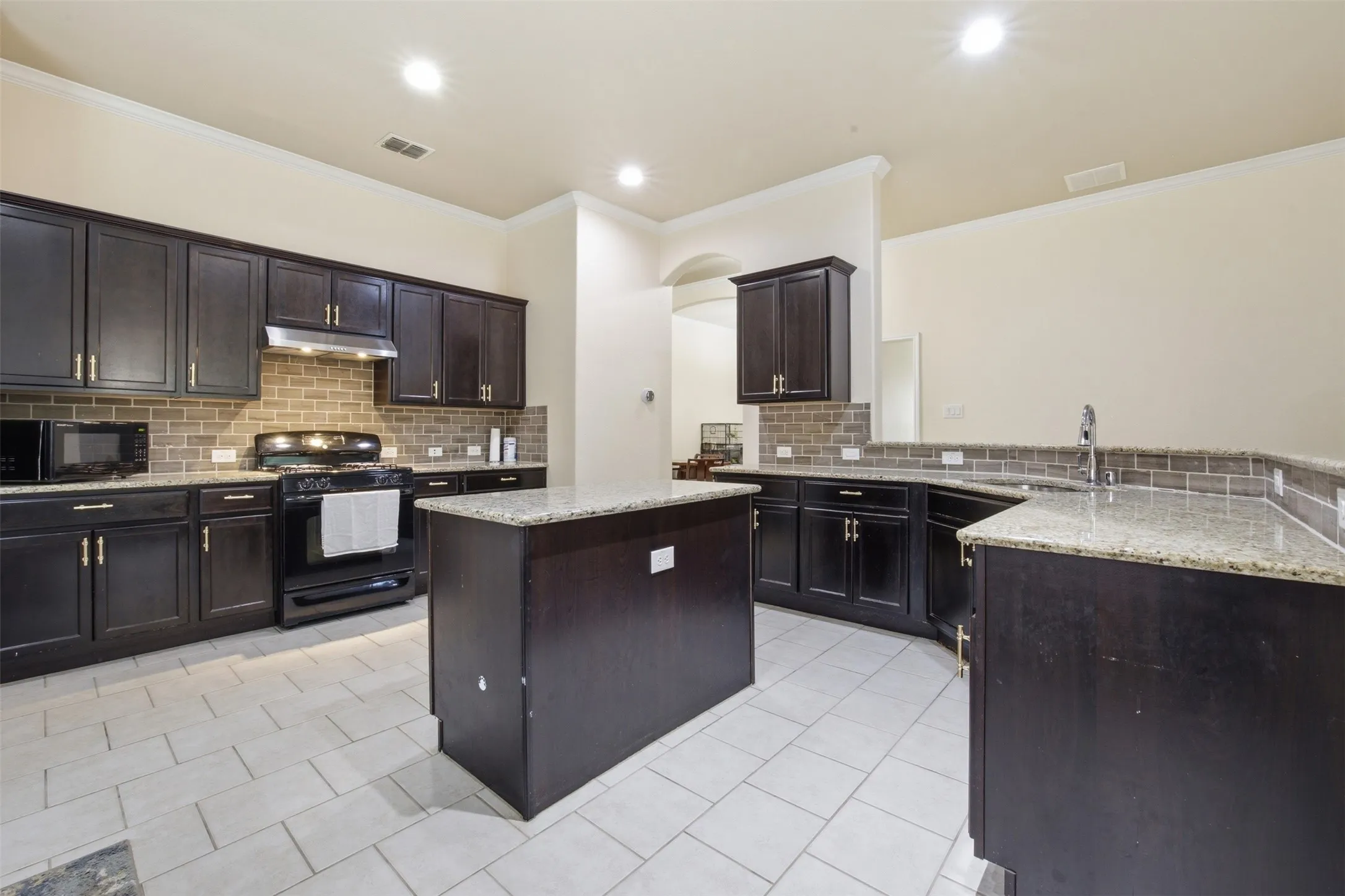 Single Family Residence For Sale in Collin County , 11800 Hamptonbrook Drive, Mc Kinney, Texas 75071, 4 Bedroom, 2 Bathroom, 2 Garage spaces, 2,000 Sqft, built in 2013, mls#21301851, Real Estate Agent in Mc Kinney, Homes For Sale in Collin county, Homes For Sale in Mc Kinney, Realtor in Mc Kinney Texas, Real Estate Brokerage Independent Realty Texas, Luminita Cordes Realtor