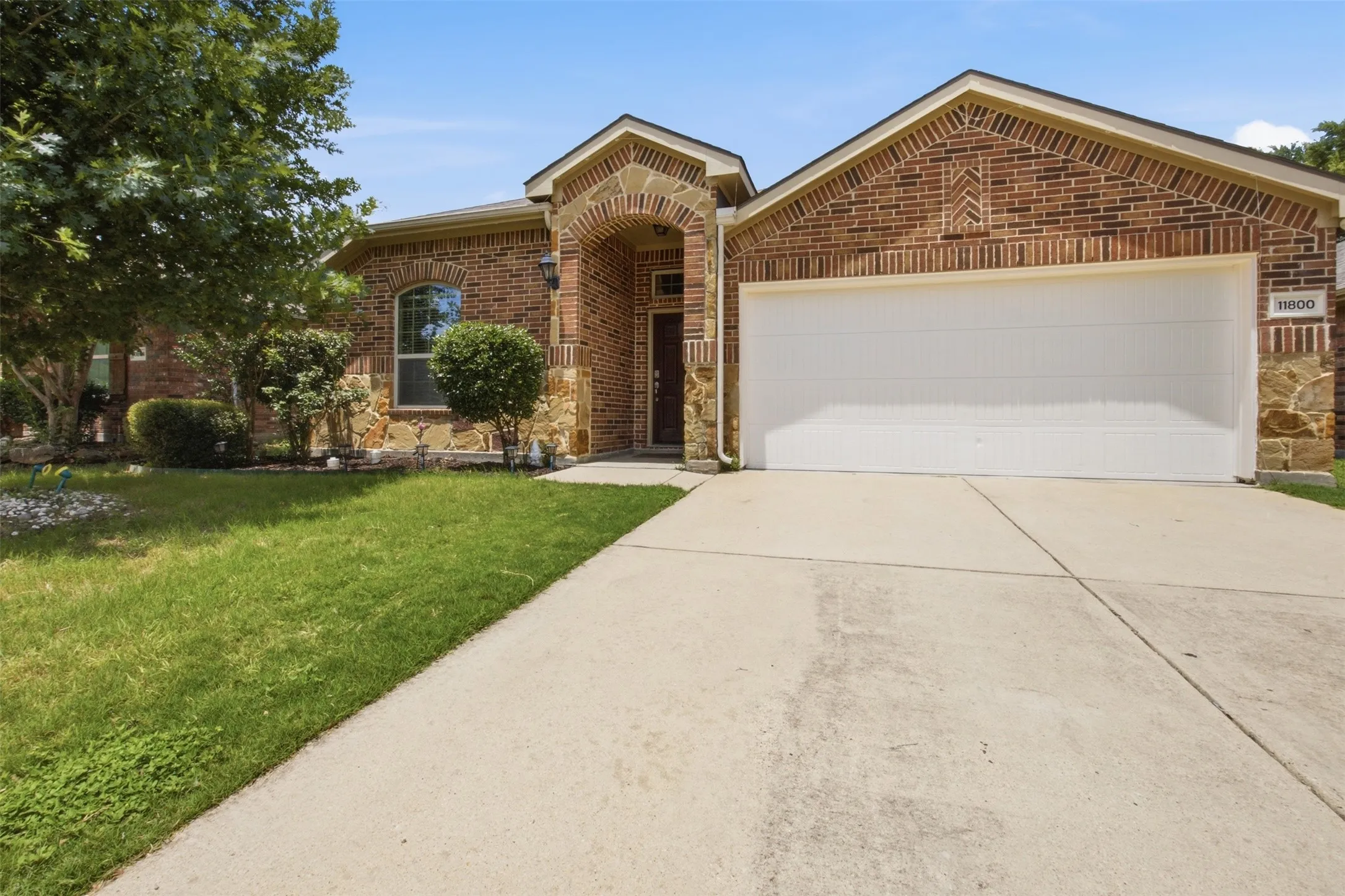 Single Family Residence For Sale in Collin County , 11800 Hamptonbrook Drive, Mc Kinney, Texas 75071, 4 Bedroom, 2 Bathroom, 2 Garage spaces, 2,000 Sqft, built in 2013, mls#21301851, Real Estate Agent in Mc Kinney, Homes For Sale in Collin county, Homes For Sale in Mc Kinney, Realtor in Mc Kinney Texas, Real Estate Brokerage Independent Realty Texas, Luminita Cordes Realtor