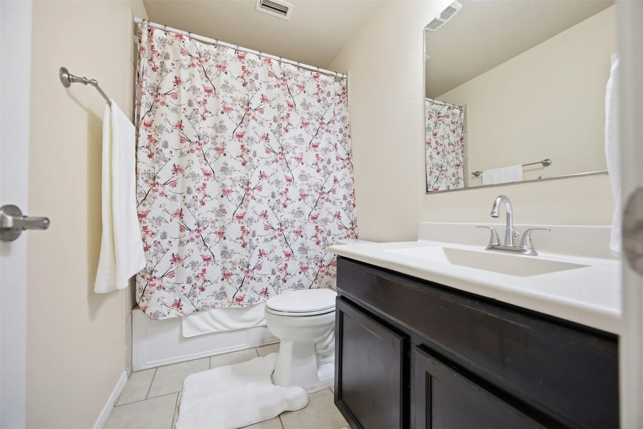 Single Family Residence For Sale in Collin County , 11800 Hamptonbrook Drive, Mc Kinney, Texas 75071, 4 Bedroom, 2 Bathroom, 2 Garage spaces, 2,000 Sqft, built in 2013, mls#21301851, Real Estate Agent in Mc Kinney, Homes For Sale in Collin county, Homes For Sale in Mc Kinney, Realtor in Mc Kinney Texas, Real Estate Brokerage Independent Realty Texas, Luminita Cordes Realtor