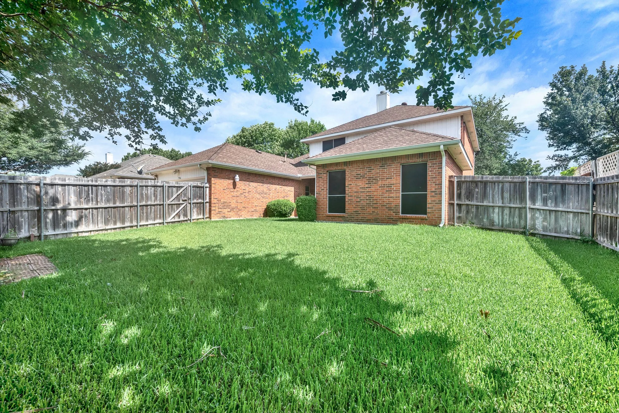 Single Family Residence For Sale in Collin County , 706 Green Apple Drive, Garland, Texas 75044, 4 Bedroom, 3 Bathroom, 2 Garage spaces, 2,837 Sqft, built in 2000, mls#21300518, Real Estate Agent in Garland, Homes For Sale in Collin county, Homes For Sale in Garland, Realtor in Garland Texas, Real Estate Brokerage Independent Realty Texas, Luminita Cordes Realtor