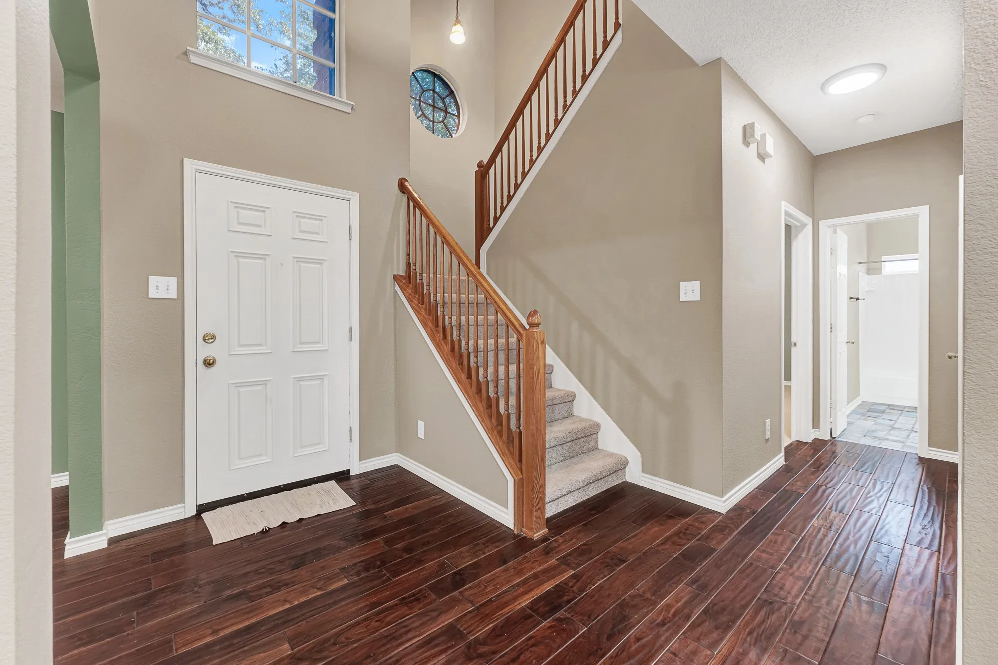 Inviting 2 story entry.