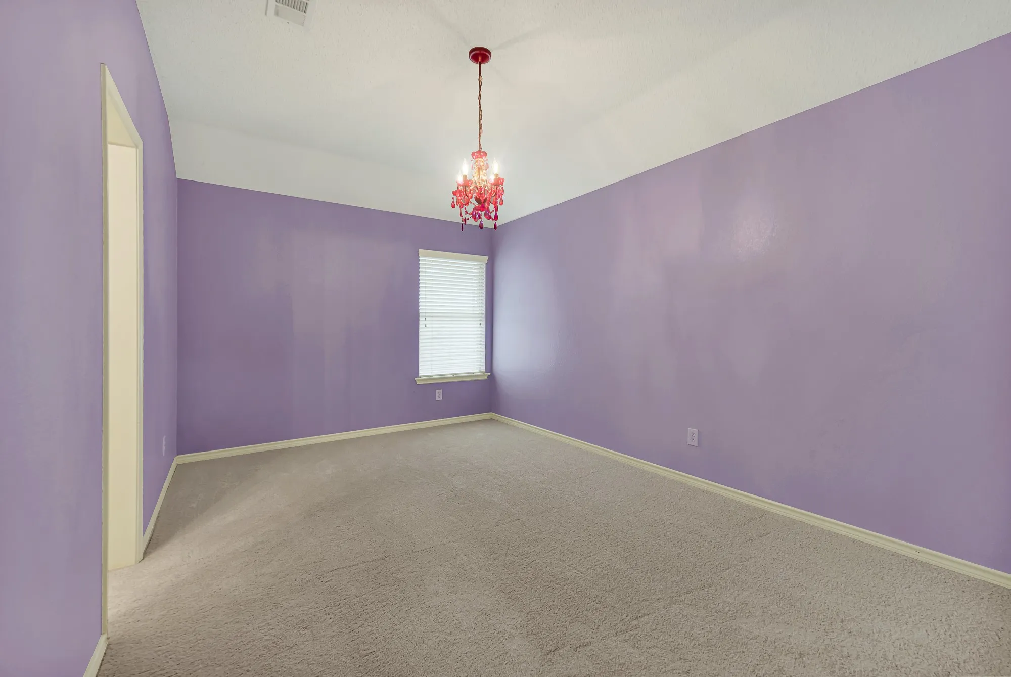 Big bedroom #3 with jack n jill bath.
