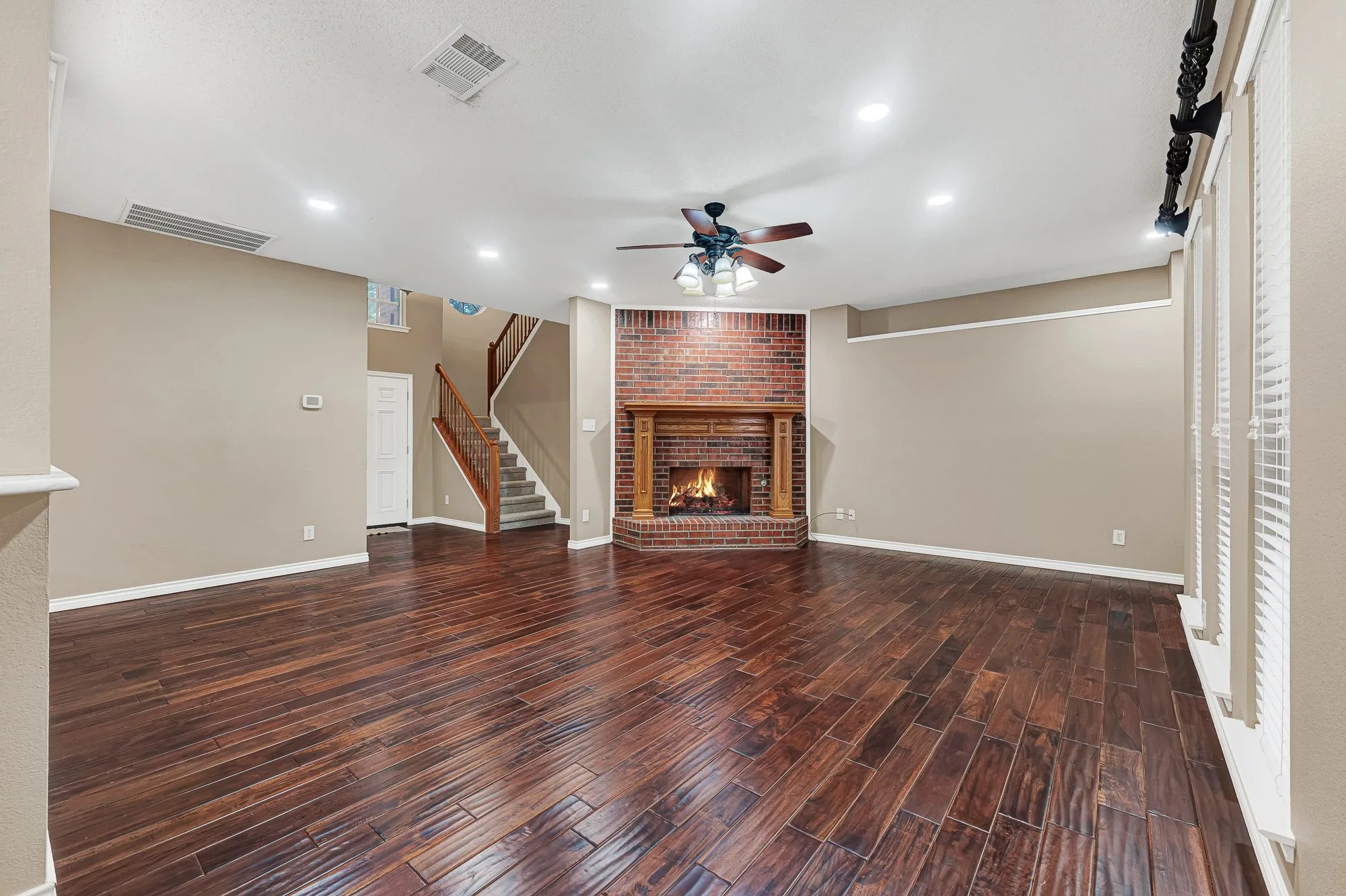 Single Family Residence For Sale in Collin County , 706 Green Apple Drive, Garland, Texas 75044, 4 Bedroom, 3 Bathroom, 2 Garage spaces, 2,837 Sqft, built in 2000, mls#21300518, Real Estate Agent in Garland, Homes For Sale in Collin county, Homes For Sale in Garland, Realtor in Garland Texas, Real Estate Brokerage Independent Realty Texas, Luminita Cordes Realtor