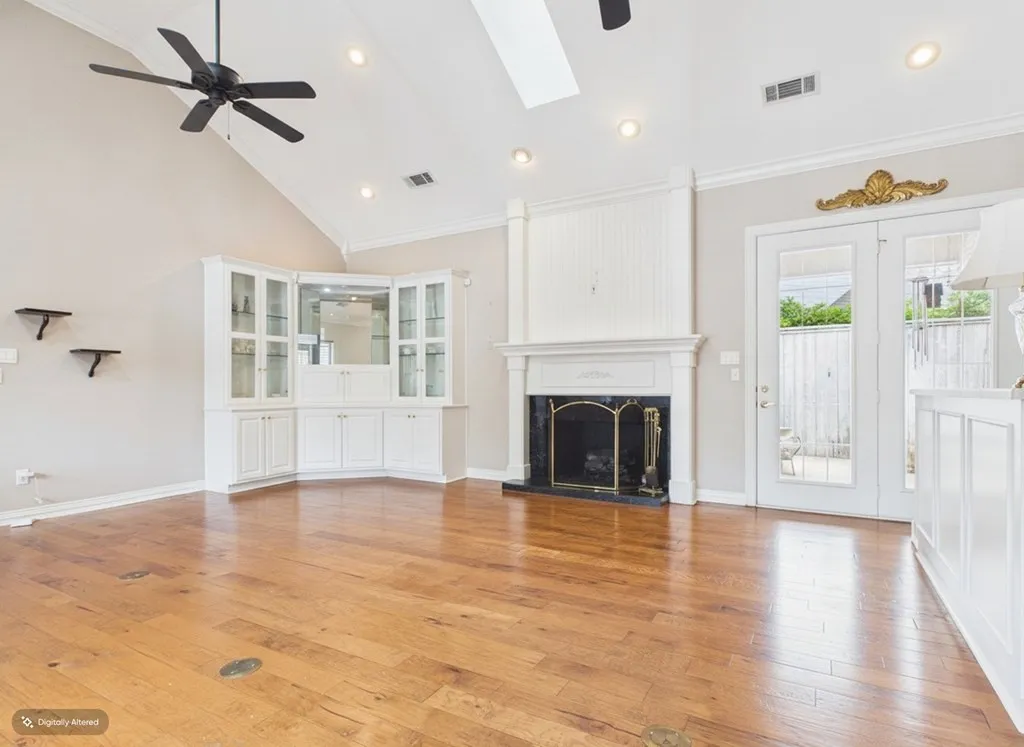 Single Family Residence For Sale in Henderson County , 706 Park Place Drive, Athens, Texas 75751, 3 Bedroom, 3 Bathroom, 2 Garage spaces, 2,266 Sqft, built in 2001, Price $439,000, mls#21301027, Real Estate Agent in Athens, Homes For Sale in Henderson county, Homes For Sale in Athens, Realtor in Athens Texas, Real Estate Brokerage Independent Realty Texas, Luminita Cordes Realtor