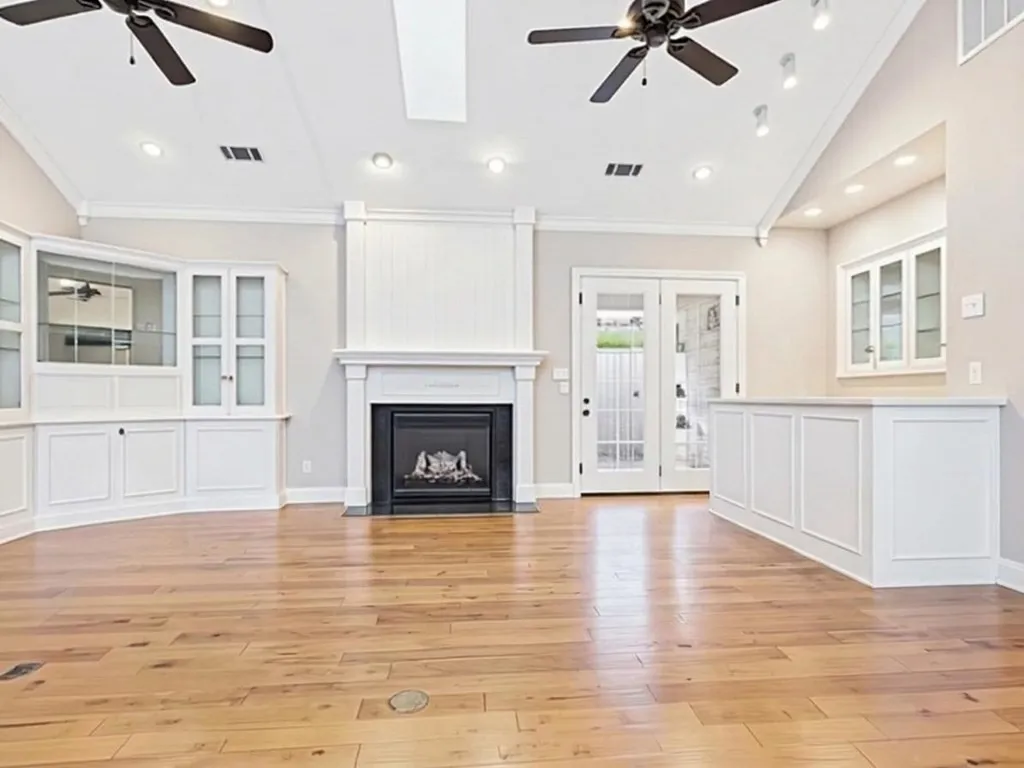 Single Family Residence For Sale in Henderson County , 706 Park Place Drive, Athens, Texas 75751, 3 Bedroom, 3 Bathroom, 2 Garage spaces, 2,266 Sqft, built in 2001, Price $439,000, mls#21301027, Real Estate Agent in Athens, Homes For Sale in Henderson county, Homes For Sale in Athens, Realtor in Athens Texas, Real Estate Brokerage Independent Realty Texas, Luminita Cordes Realtor