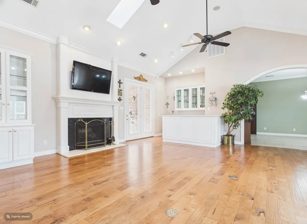 Single Family Residence For Sale in Henderson County , 706 Park Place Drive, Athens, Texas 75751, 3 Bedroom, 3 Bathroom, 2 Garage spaces, 2,266 Sqft, built in 2001, Price $439,000, mls#21301027, Real Estate Agent in Athens, Homes For Sale in Henderson county, Homes For Sale in Athens, Realtor in Athens Texas, Real Estate Brokerage Independent Realty Texas, Luminita Cordes Realtor
