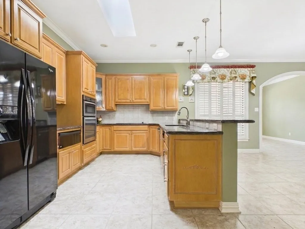 Single Family Residence For Sale in Henderson County , 706 Park Place Drive, Athens, Texas 75751, 3 Bedroom, 3 Bathroom, 2 Garage spaces, 2,266 Sqft, built in 2001, Price $439,000, mls#21301027, Real Estate Agent in Athens, Homes For Sale in Henderson county, Homes For Sale in Athens, Realtor in Athens Texas, Real Estate Brokerage Independent Realty Texas, Luminita Cordes Realtor