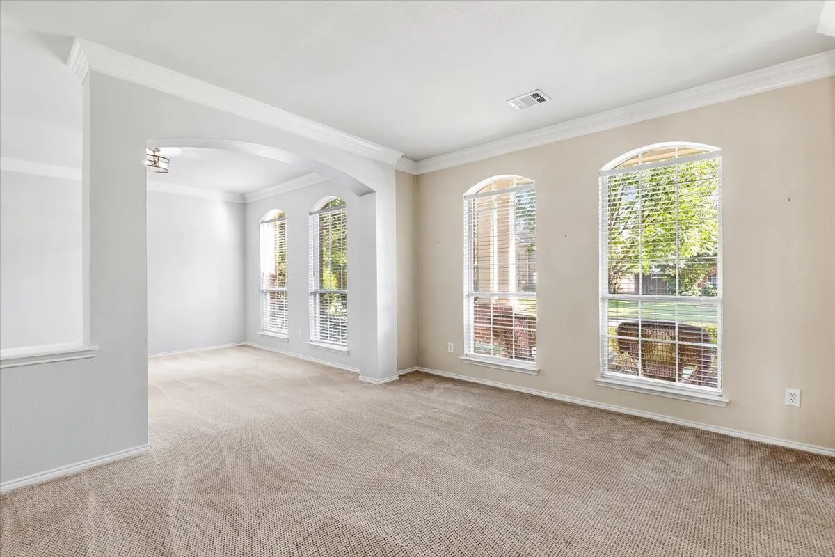 Single Family Residence For Sale in Denton County , 1121 London Drive, Frisco, Texas 75036, 5 Bedroom, 3 Bathroom, 2 Garage spaces, 3,177 Sqft, built in 2001, mls#21298184, Real Estate Agent in Frisco, Homes For Sale in Denton county, Homes For Sale in Frisco, Realtor in Frisco Texas, Real Estate Brokerage Independent Realty Texas, Luminita Cordes Realtor