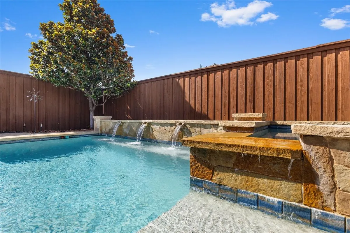 Single Family Residence For Sale in Denton County , 1121 London Drive, Frisco, Texas 75036, 5 Bedroom, 3 Bathroom, 2 Garage spaces, 3,177 Sqft, built in 2001, mls#21298184, Real Estate Agent in Frisco, Homes For Sale in Denton county, Homes For Sale in Frisco, Realtor in Frisco Texas, Real Estate Brokerage Independent Realty Texas, Luminita Cordes Realtor
